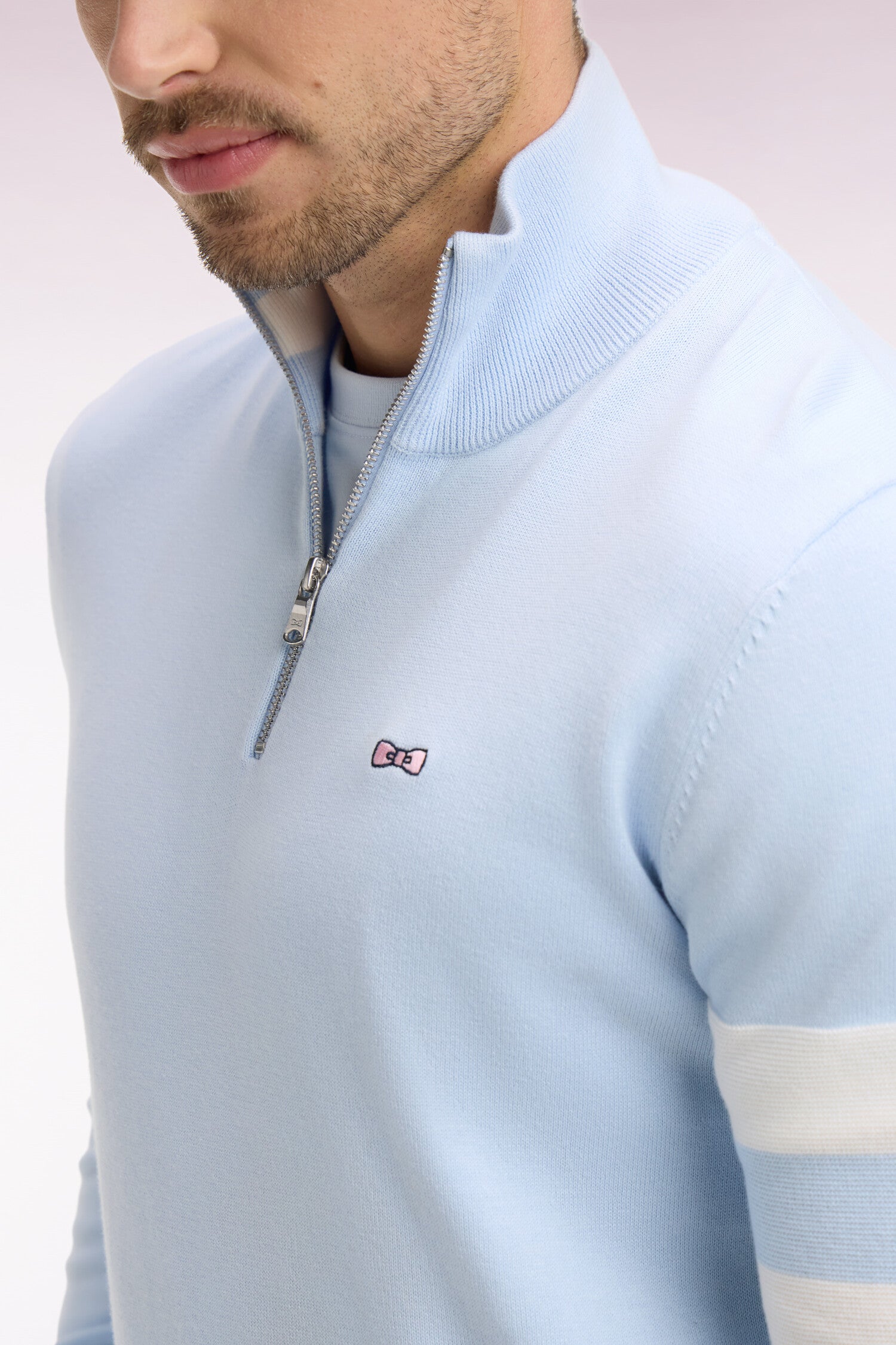 Pull col maillot en coton bleu ciel à double rayures manches