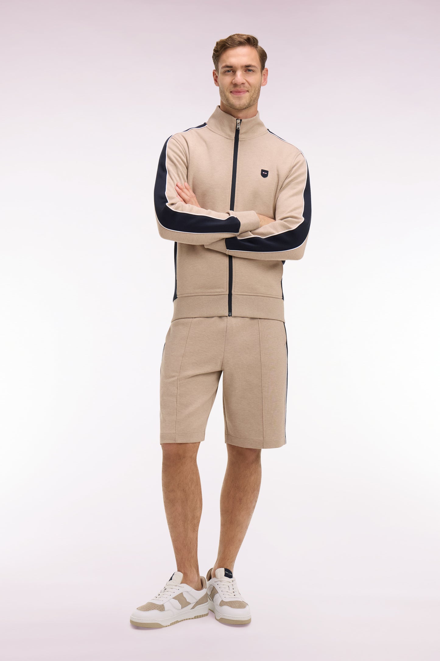 Short en interlock à découpes beige et marine