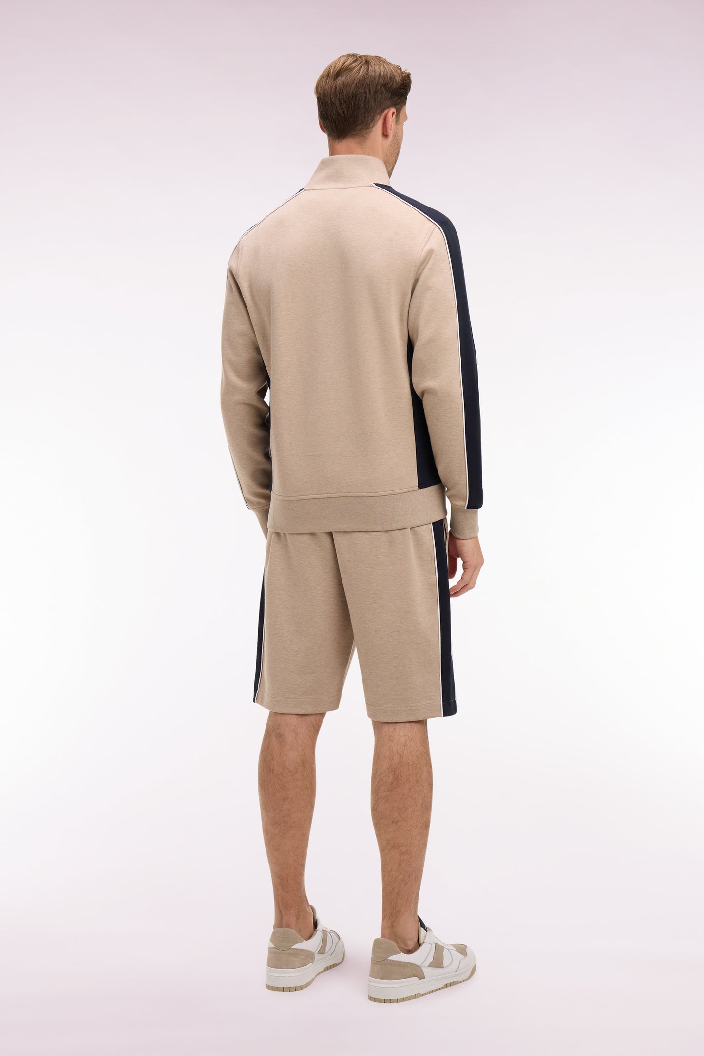 Short en interlock à découpes beige et marine