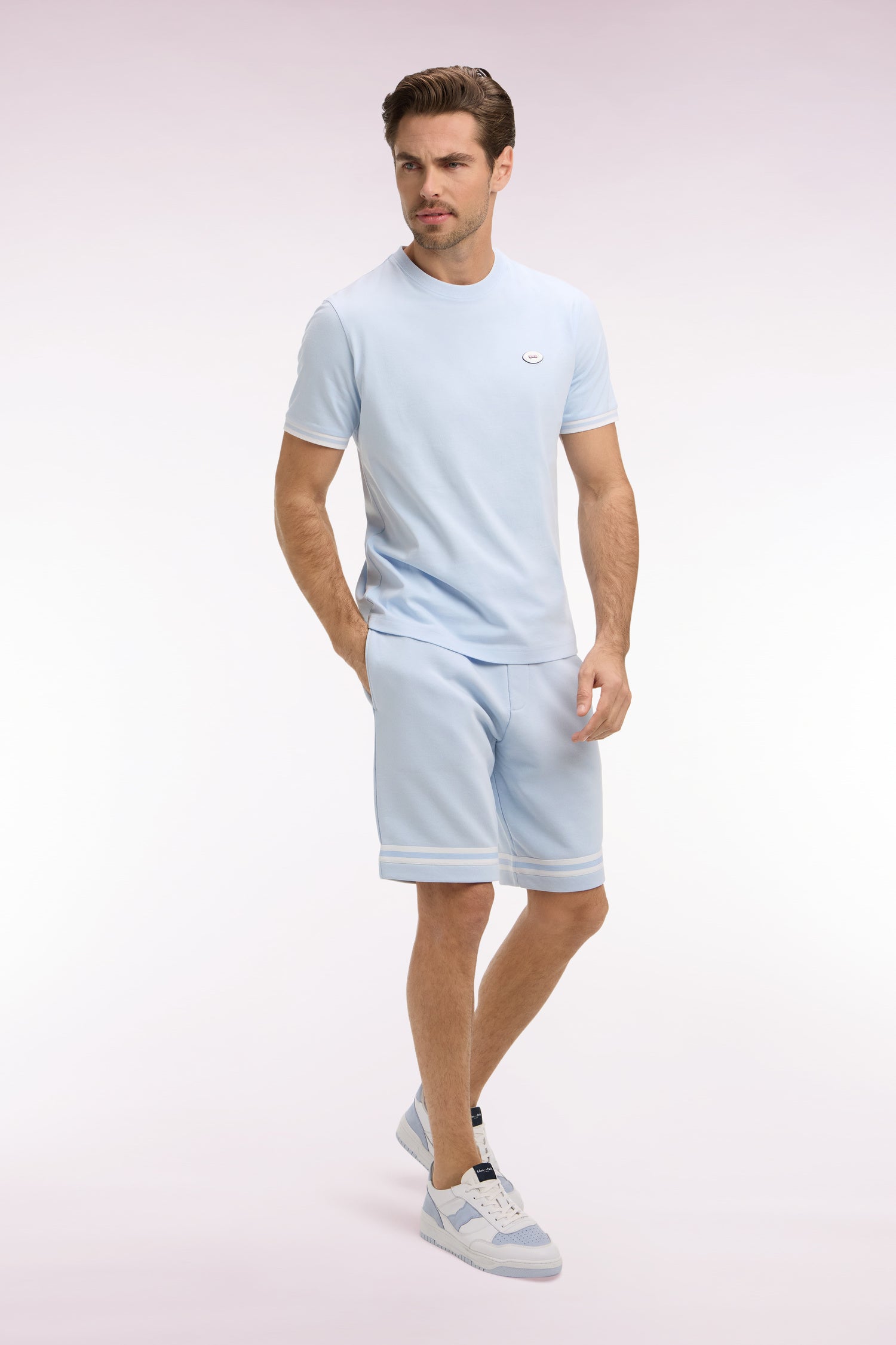 Shorts aus Sweatstoff Hellblau mit bordures aus jambe rayées