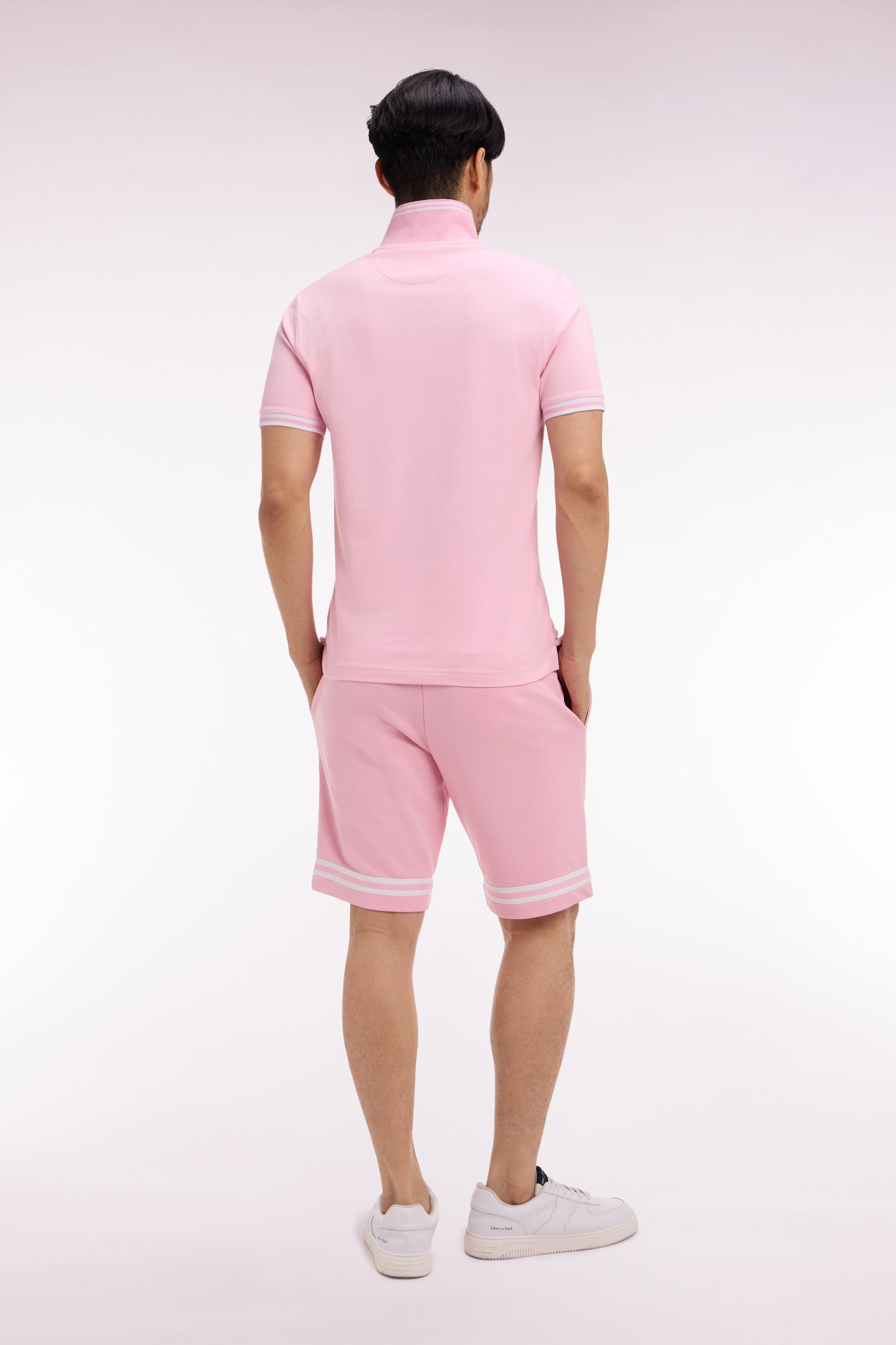 Short en molleton rose à bordures de jambe rayées