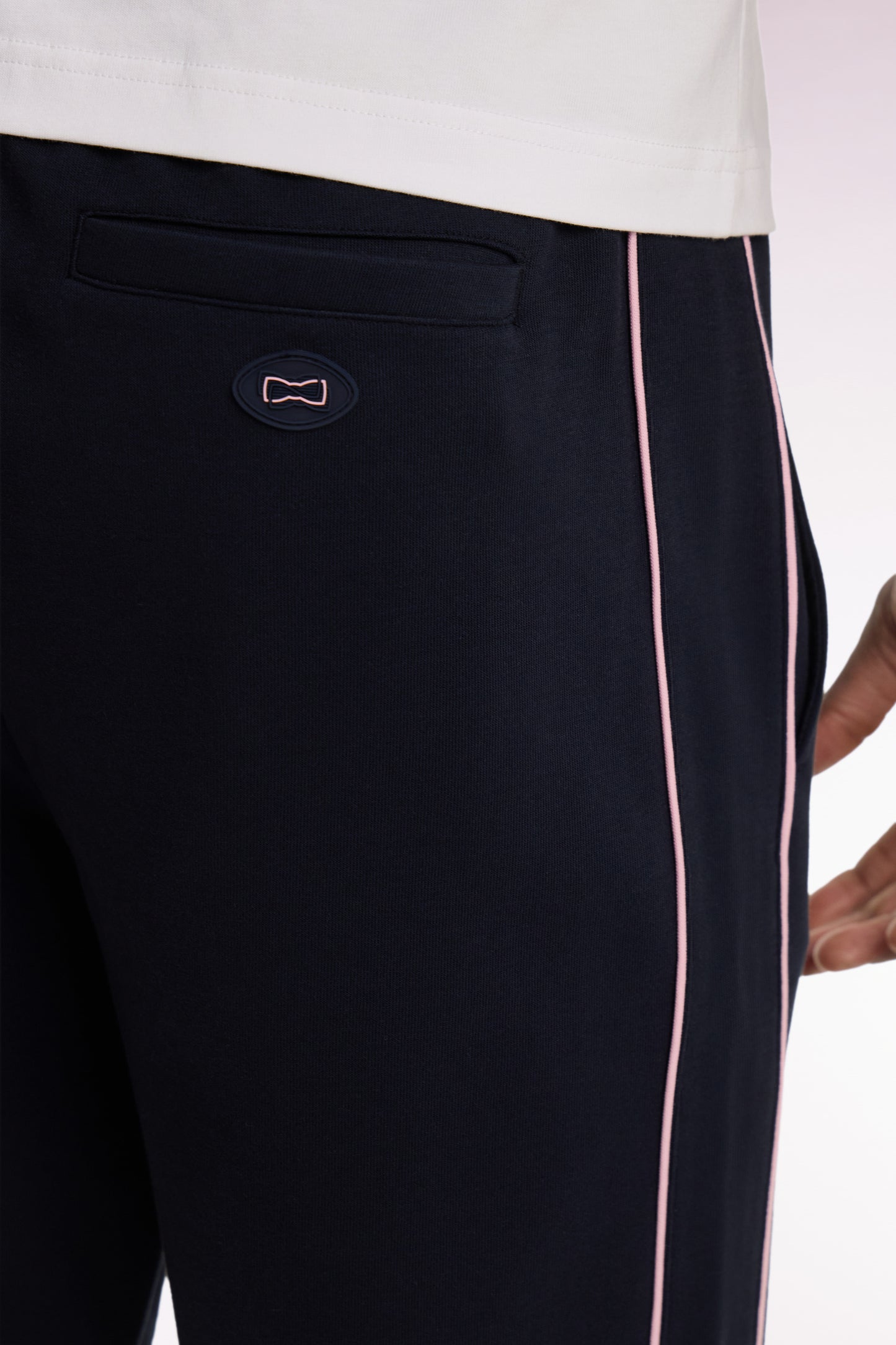 Short en molleton marine passepoils roses