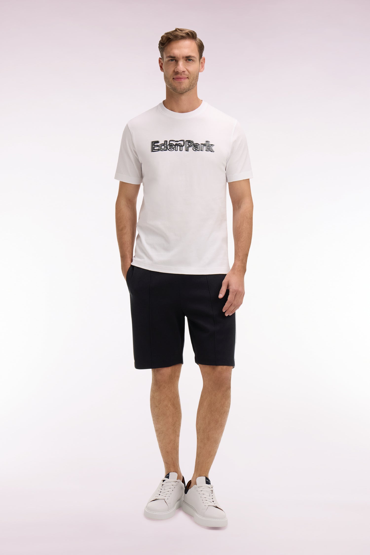 Black fleece shorts with white piping – Eden Park