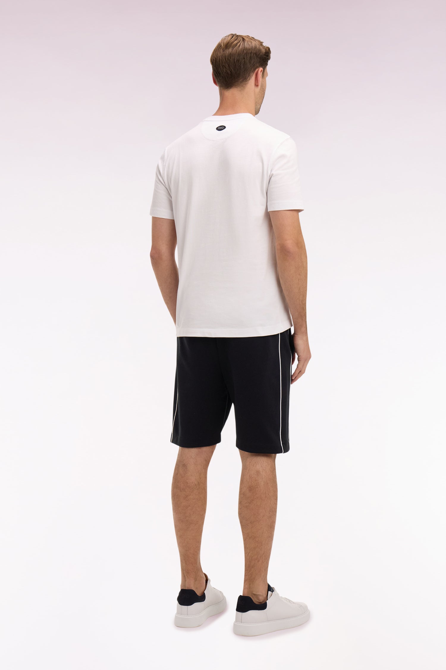 Black fleece shorts with white piping – Eden Park