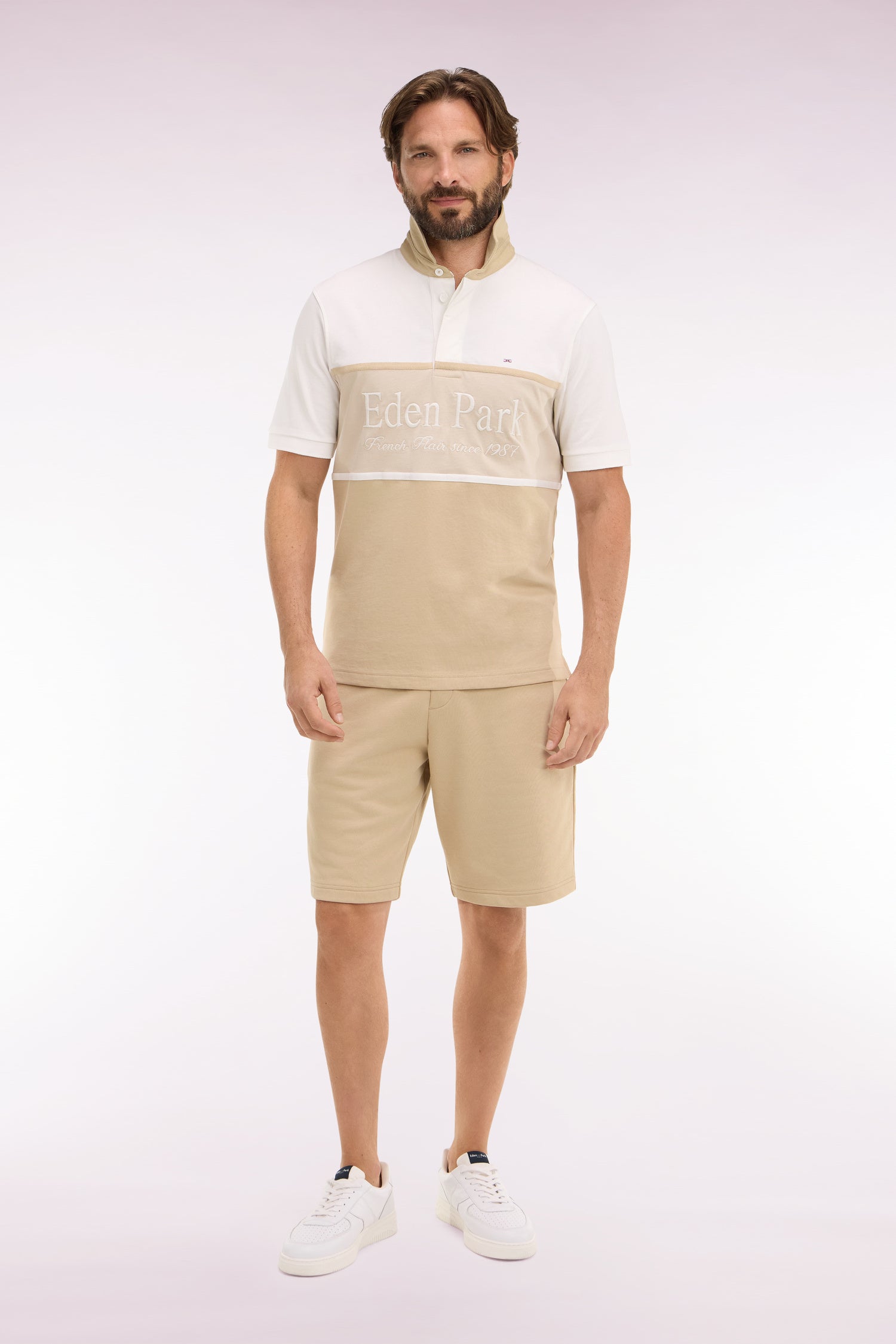 shorts in fleece cotton beige with embroidery blason