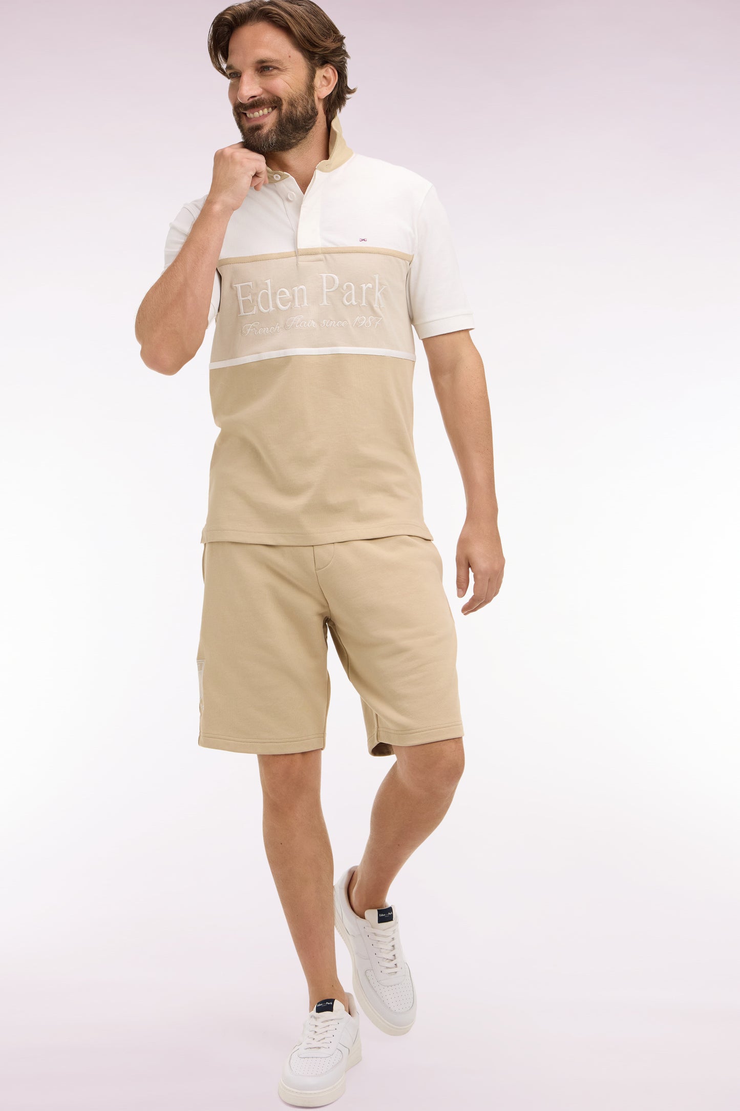 Short en molleton coton beige à broderie blason