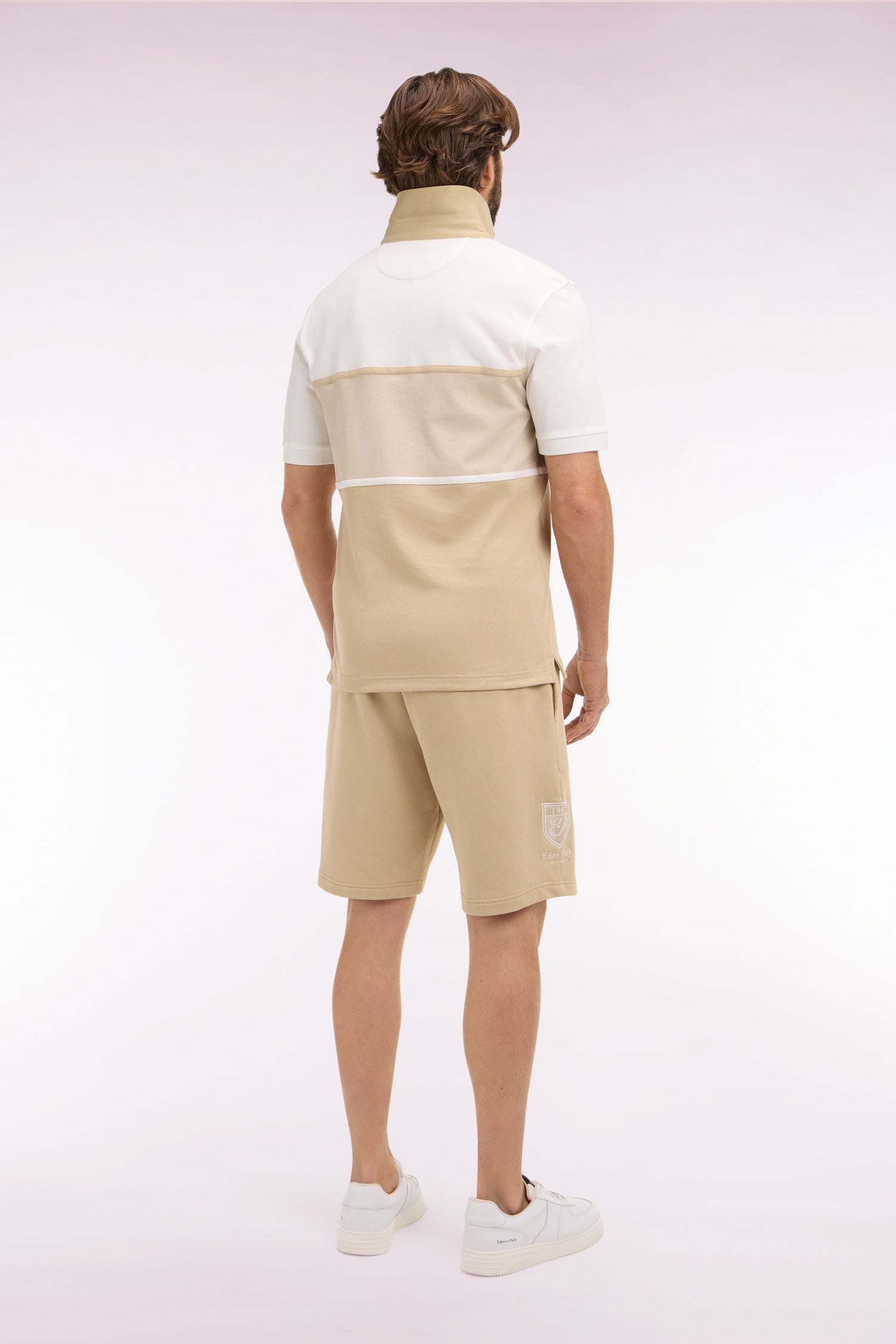shorts in fleece cotton beige with embroidery blason