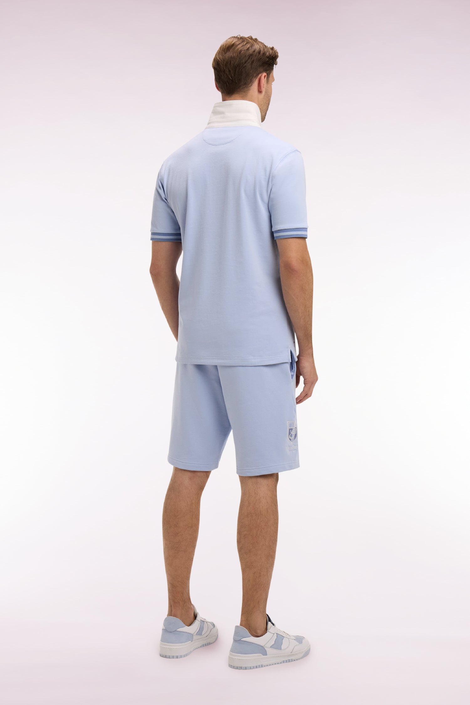 Short en molleton coton ciel à broderie blason