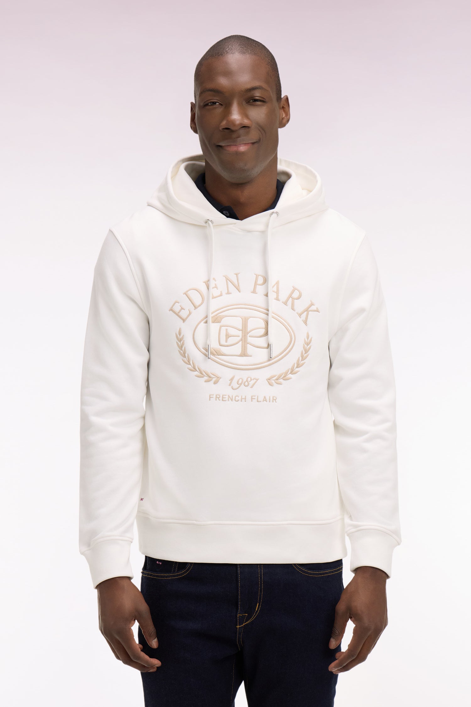 Sweatshirt à capuche brodé écru