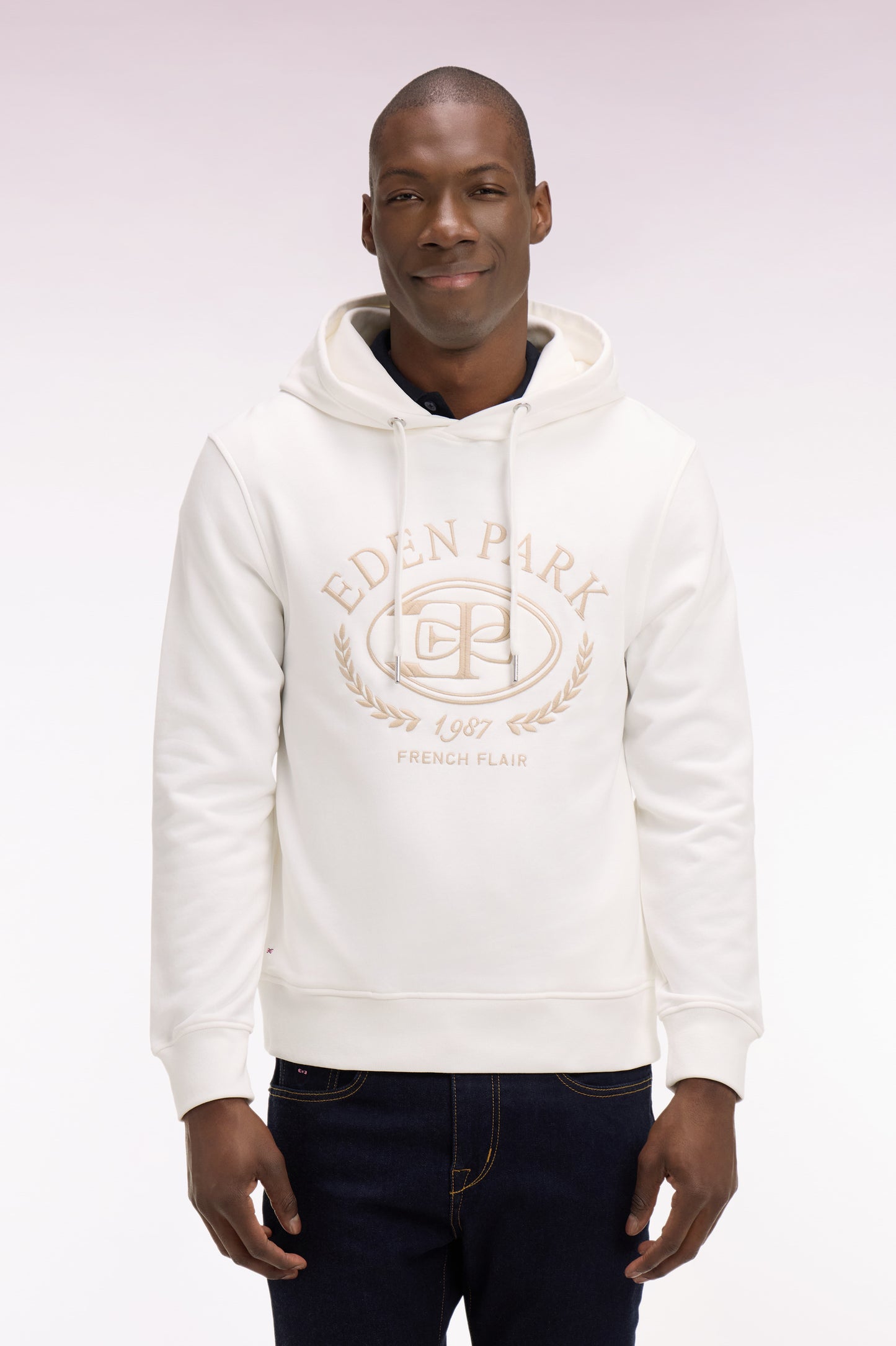 Sweatshirt à capuche brodé écru