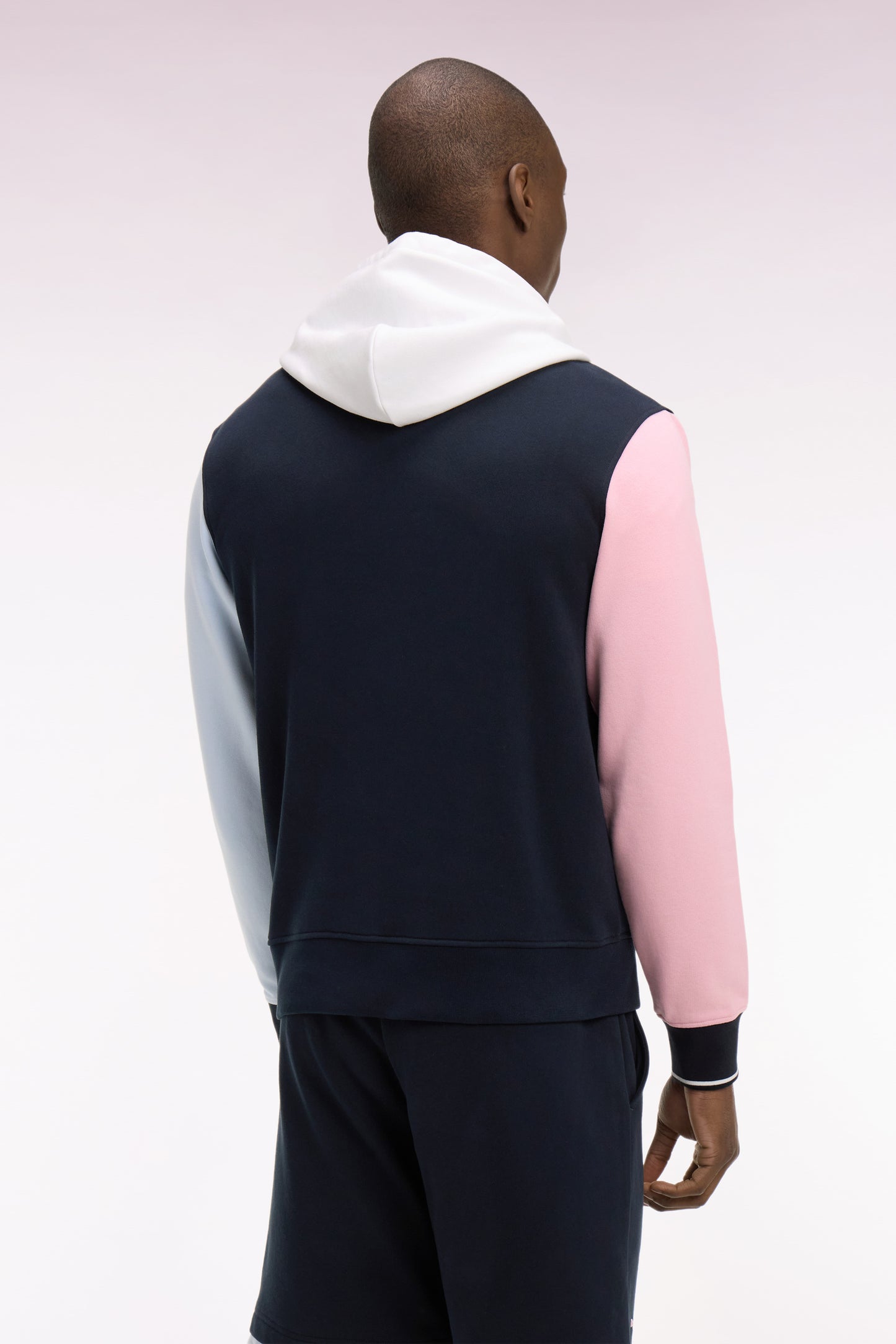 Sweatshirt à capuche en molleton coton découpes tricolores