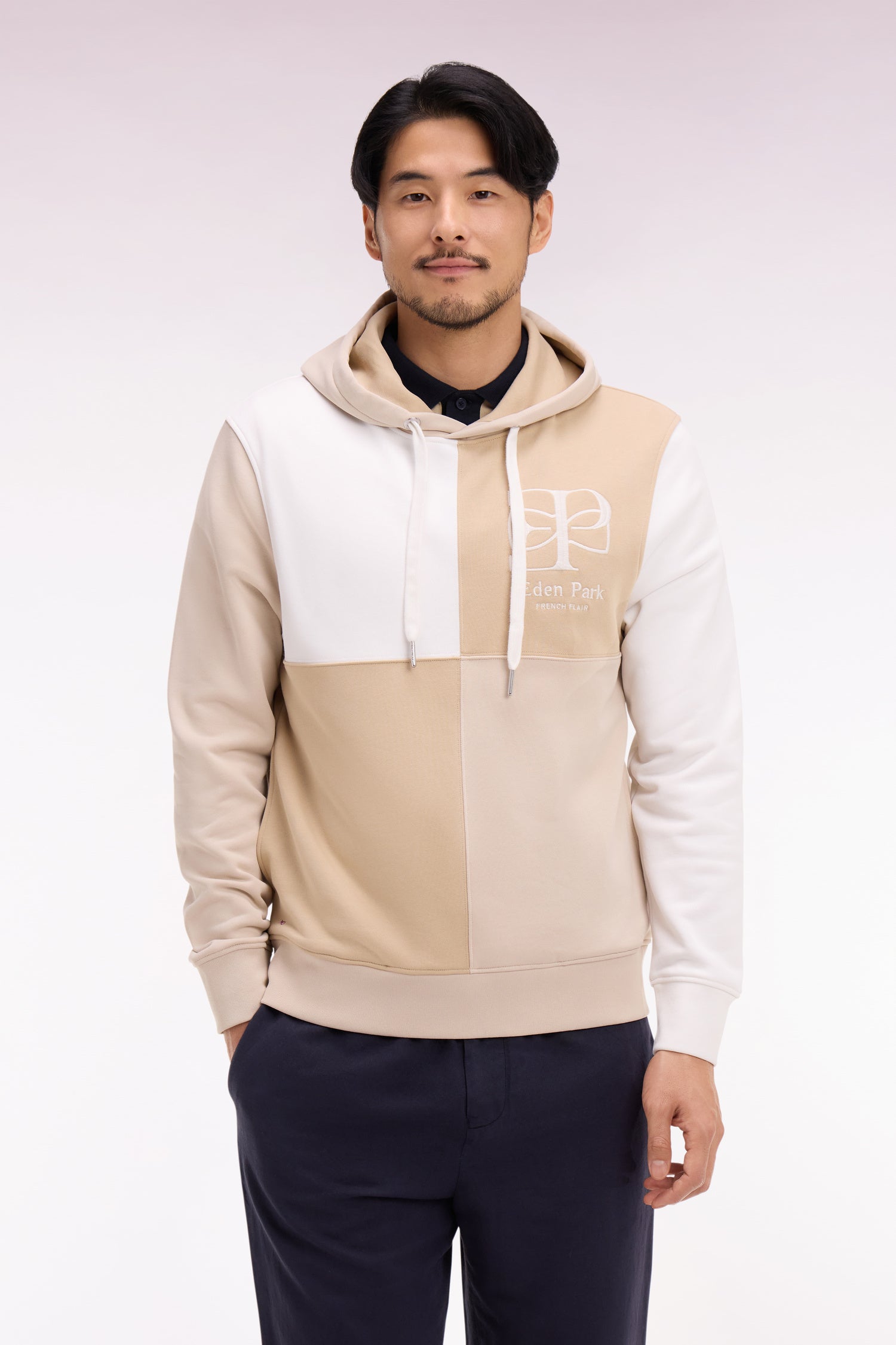 Sweatshirt à capuche en molleton beige colorblock cadrans coupe regular