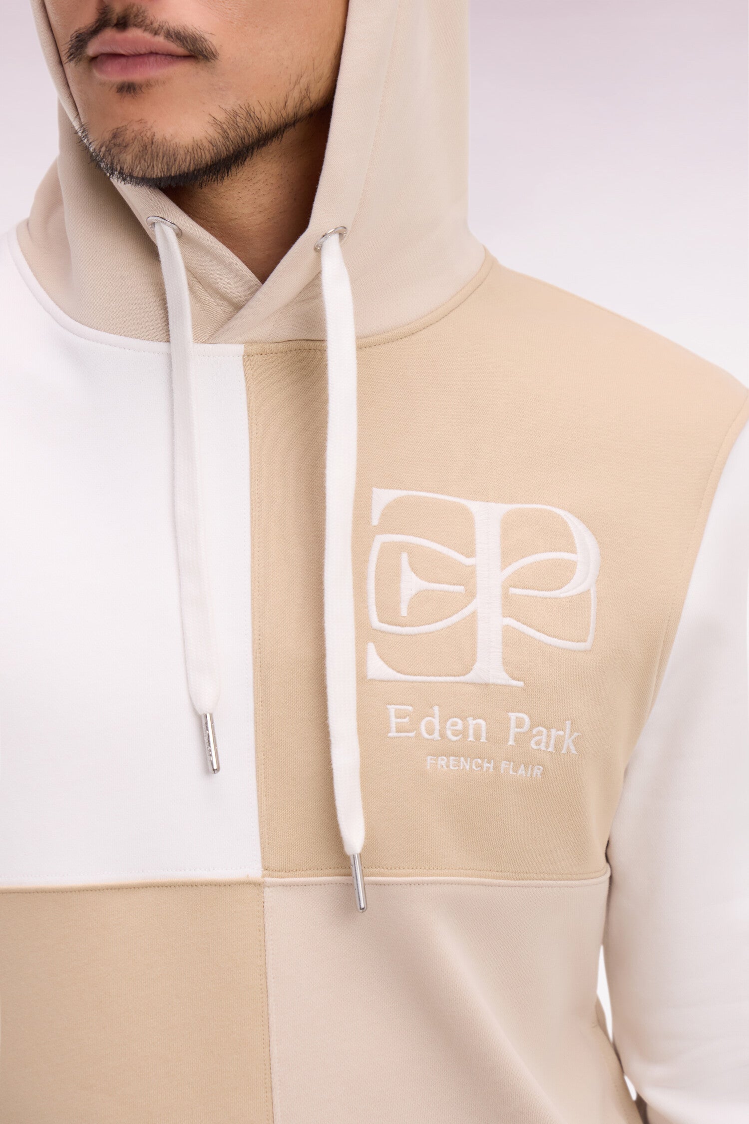 Sweatshirt à capuche en molleton beige colorblock cadrans coupe regular