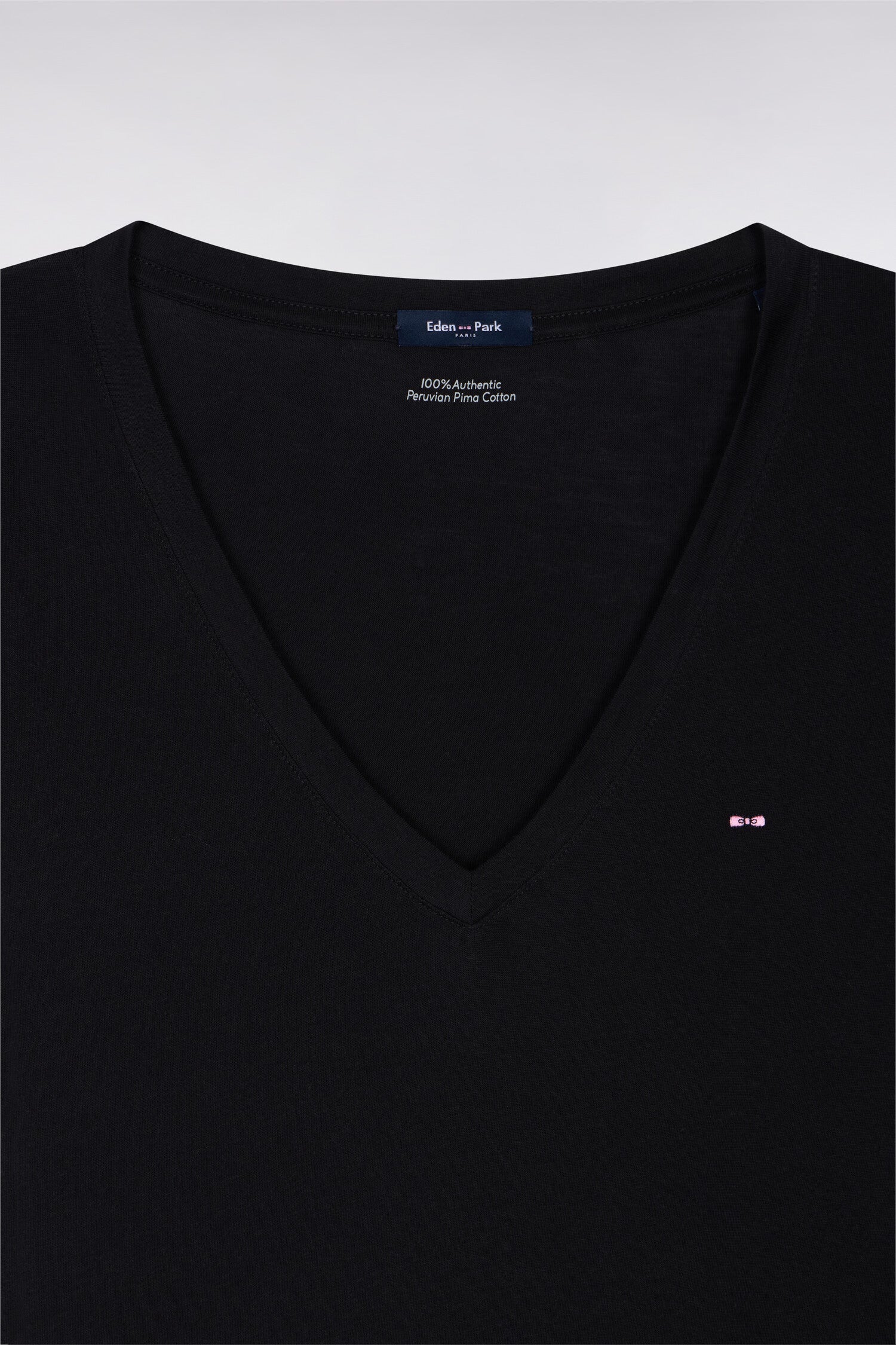 T-shirt à manches courtes col V en coton Pima noir coupe regular