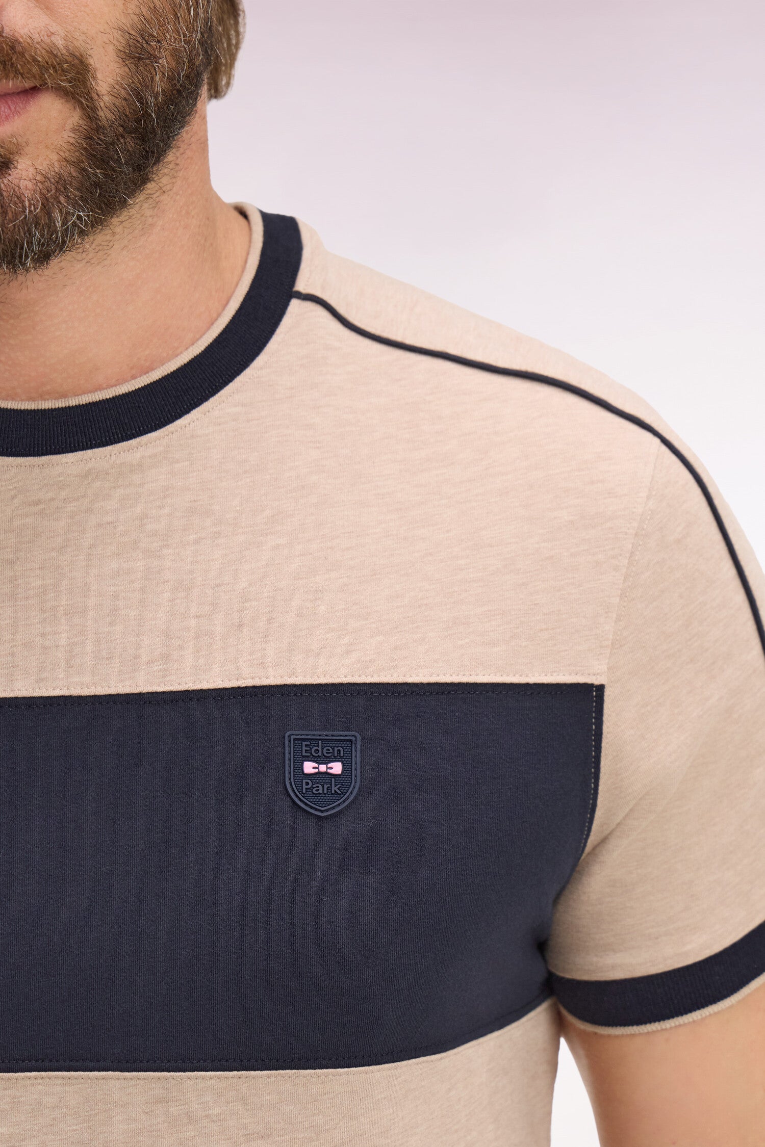 T-shirt à manches courtes en coton stretch beige à découpes coupe slim