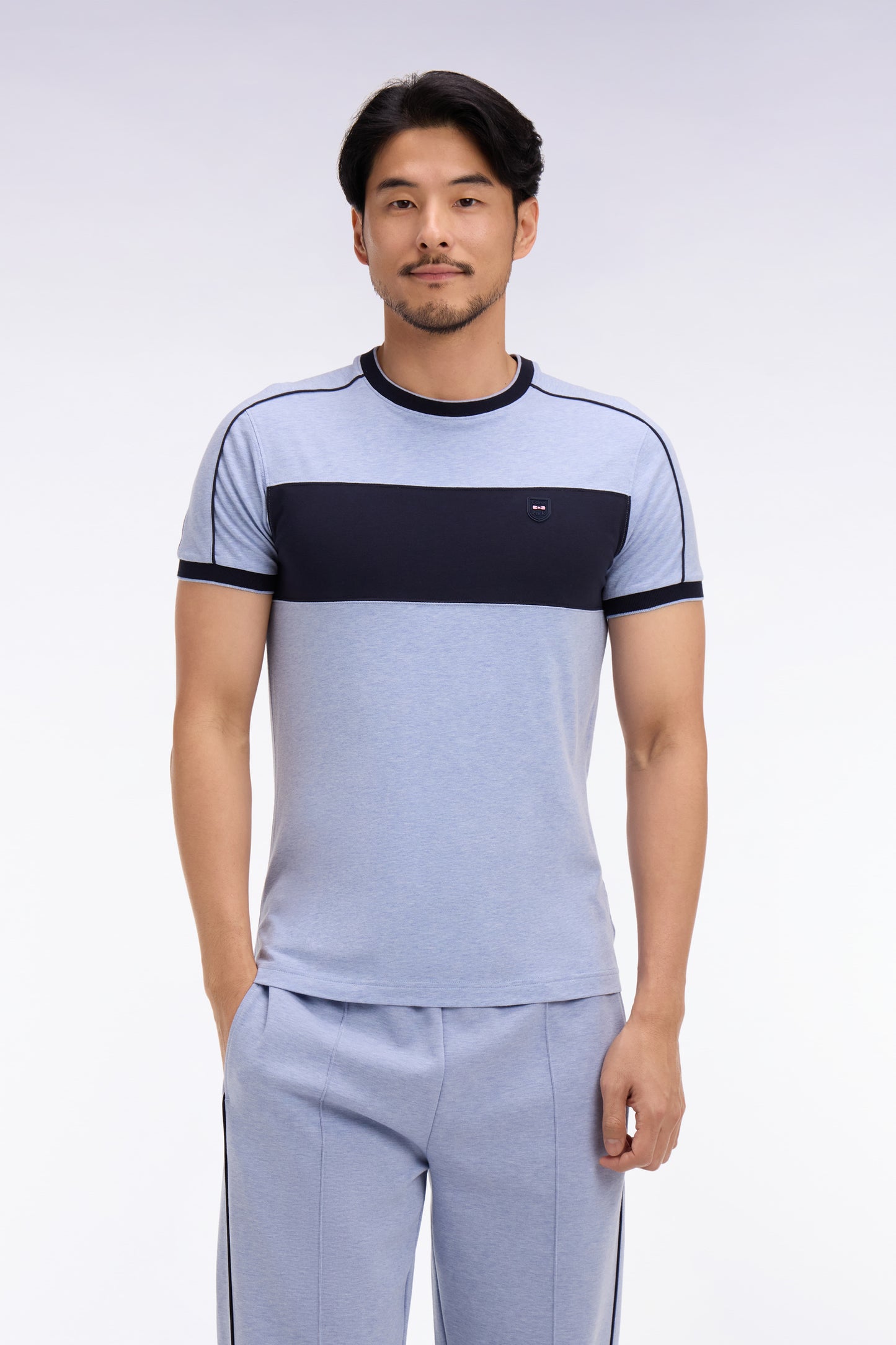 T-shirt à manches courtes en coton stretch bleu ciel à découpes coupe slim