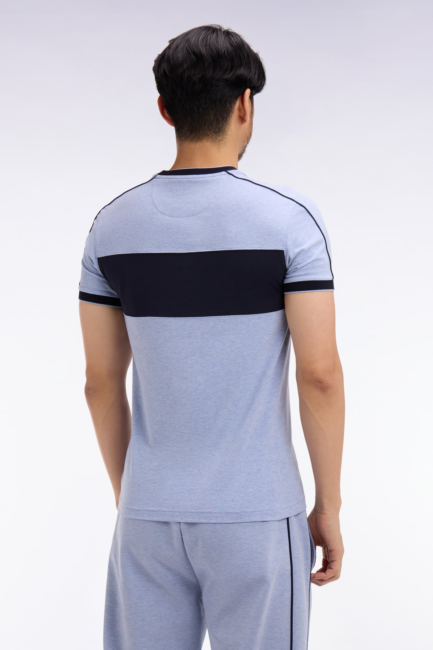 T-shirt à manches courtes en coton stretch bleu ciel à découpes coupe slim