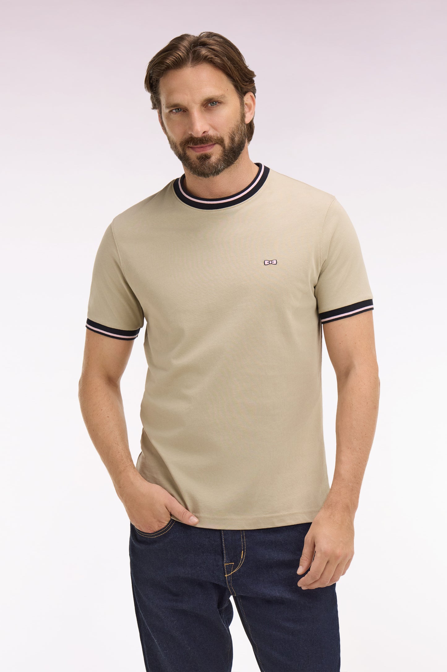 T-shirt à manches courtes en coton beige brodé coupe regular