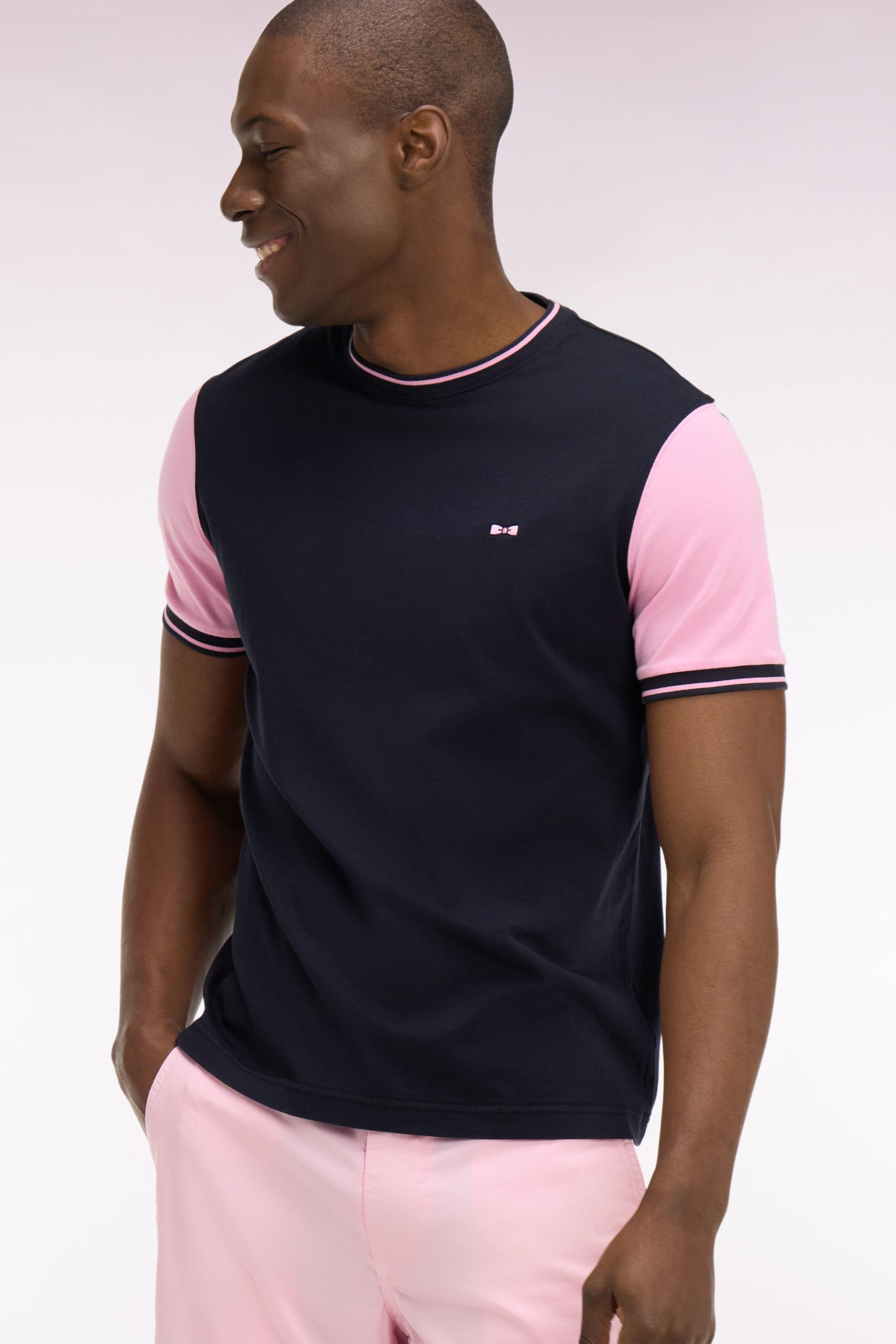 T-shirt à manches courtes en coton marine manches roses coupe regular