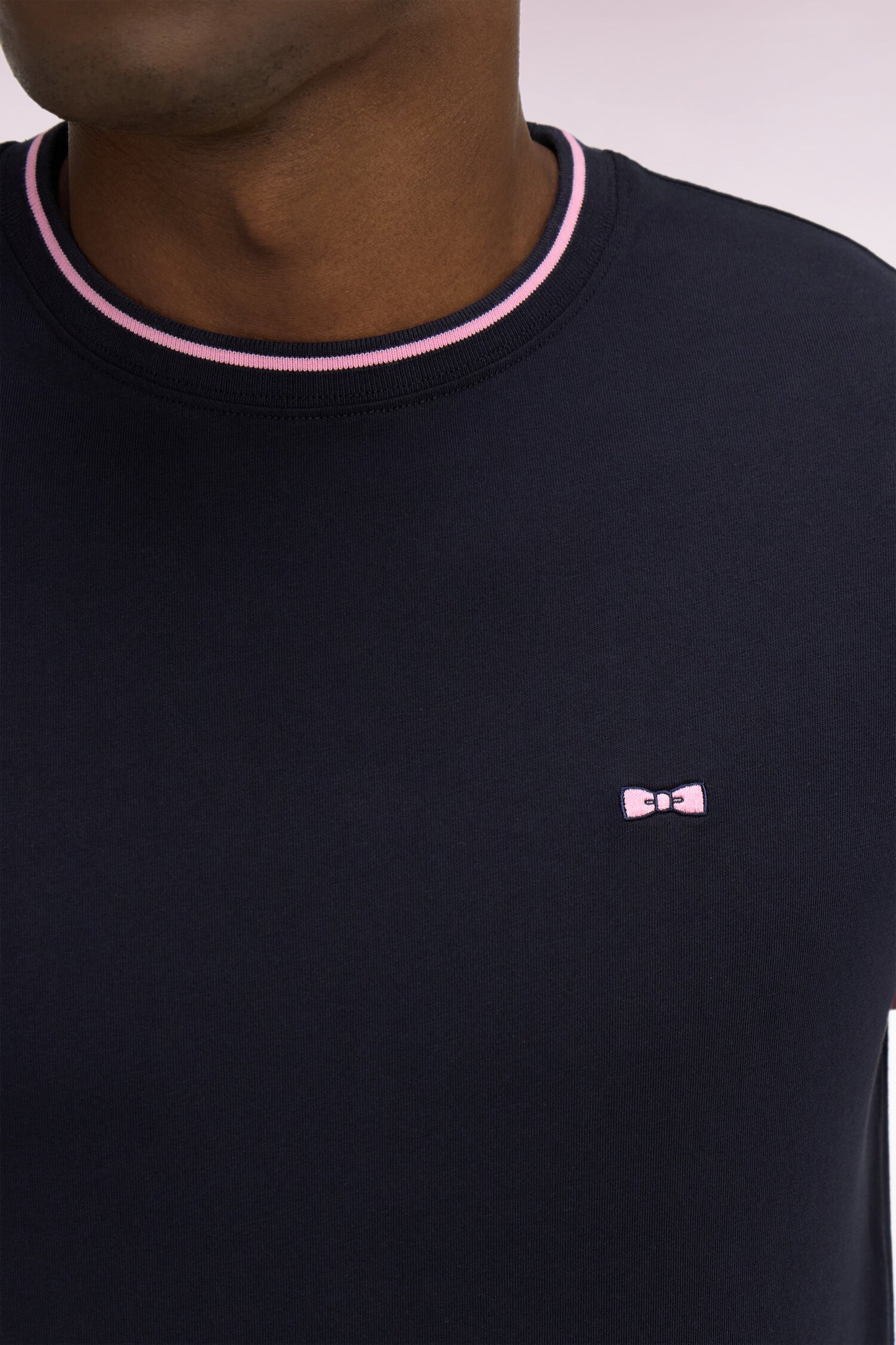 T-shirt à manches courtes en coton marine manches roses coupe regular