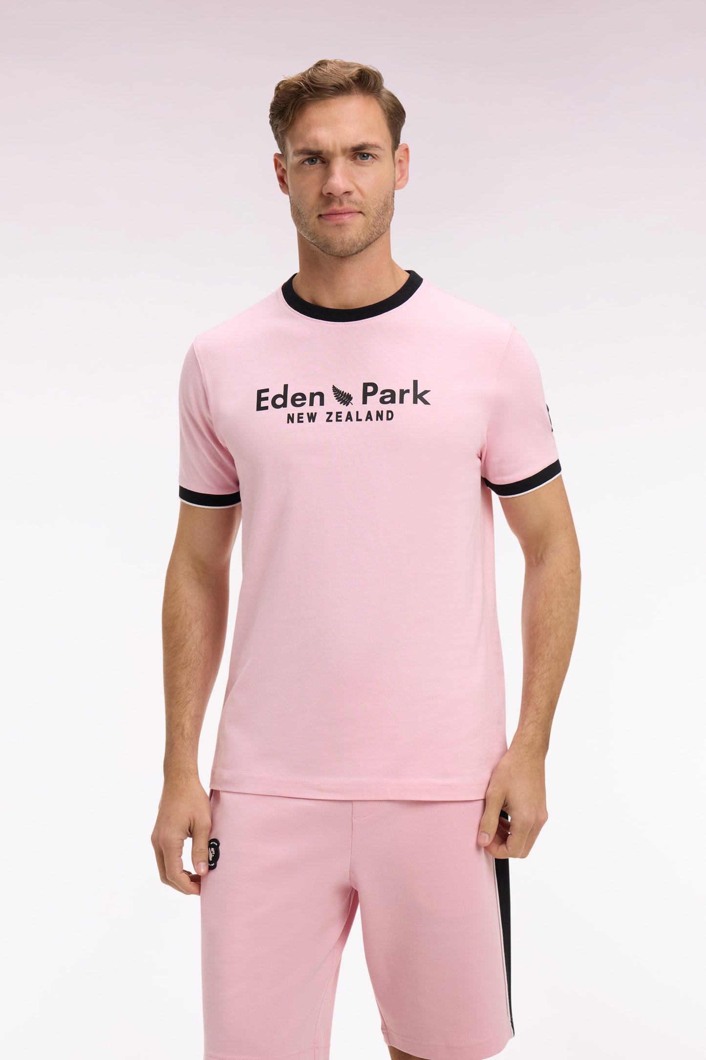 T-shirt à manches courtes New Zealand en coton rose coupe regular