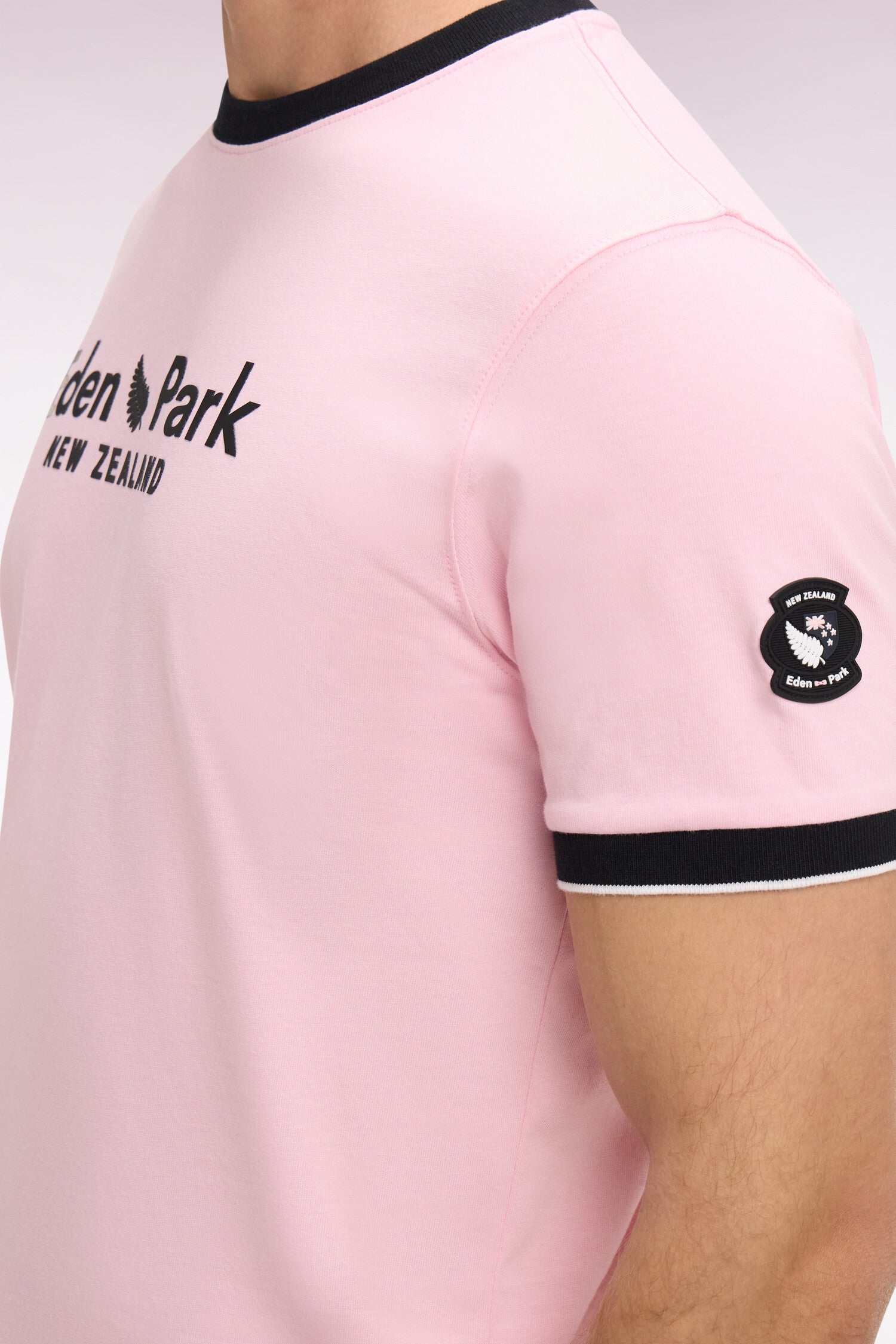 T-shirt à manches courtes New Zealand en coton rose coupe regular