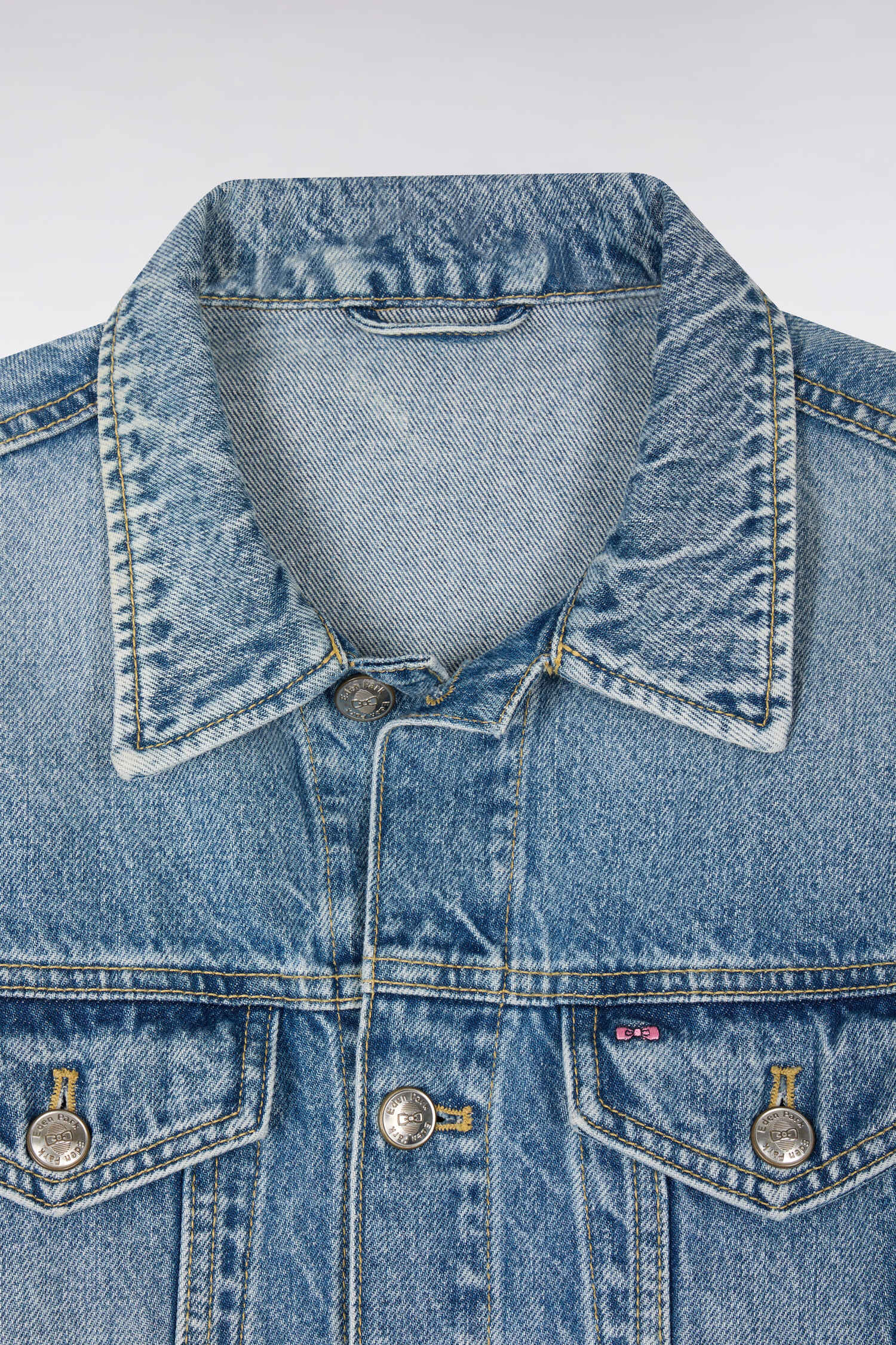 Blouson en denim bleu délavé