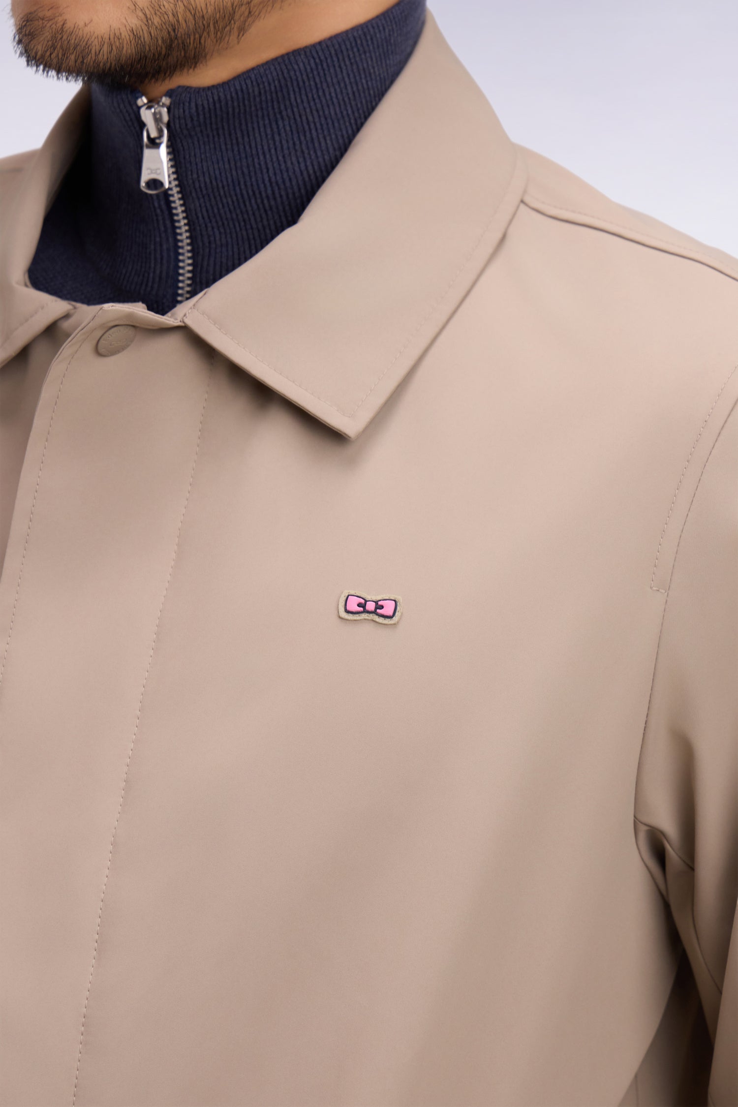 Imperméable court en nylon grège