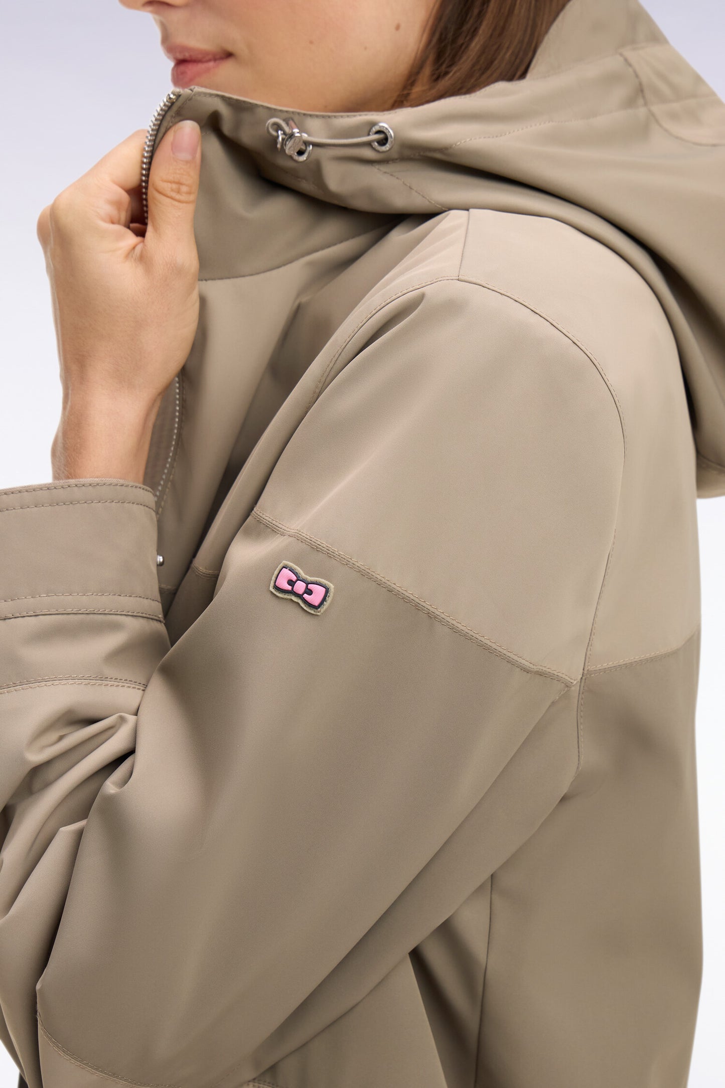 Parka longue kaki à rayures camaïeu et capuche intégrée