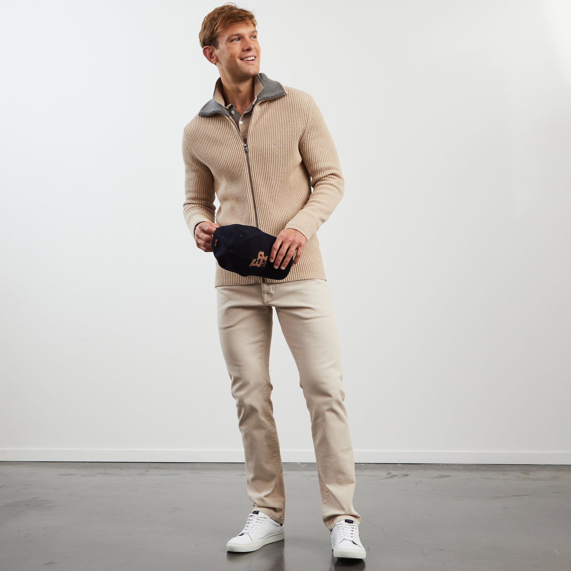 Cardigan beige zippé en maille côtelée