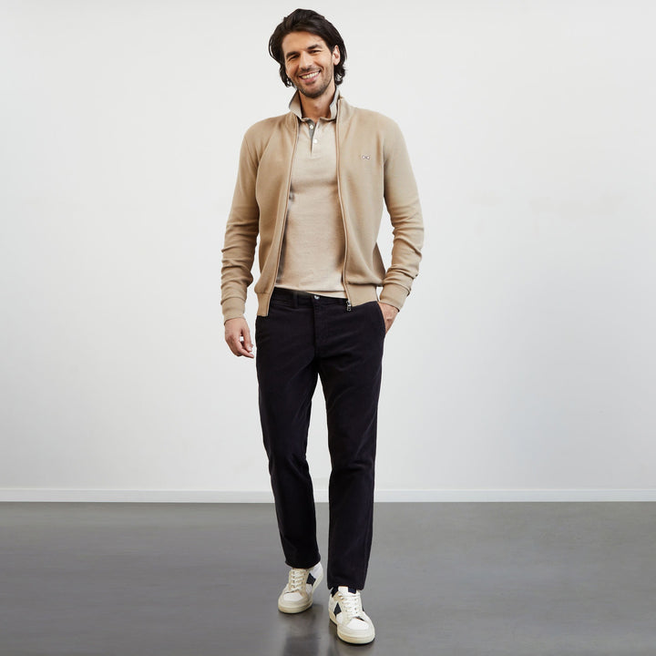 Pantalon gris foncé chino en velours côtelé
