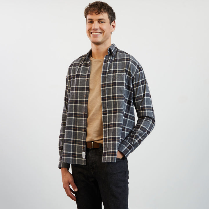 Chemise en flanelle noire à carreaux