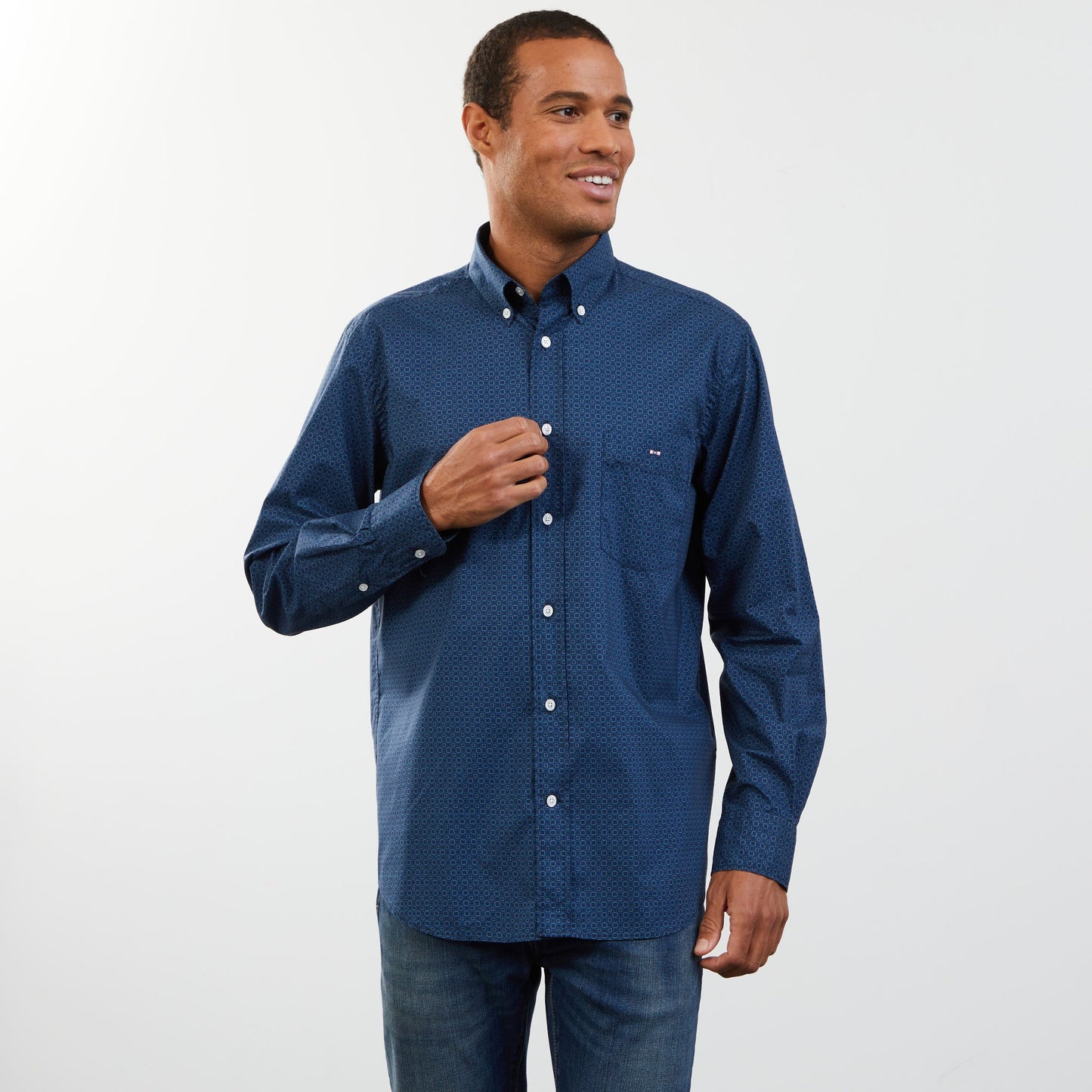 Chemise bleu foncé à micro-motif géométrique