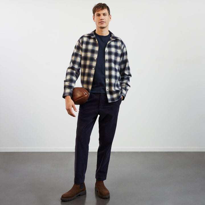Chemise bleu foncé en flanelle à carreaux