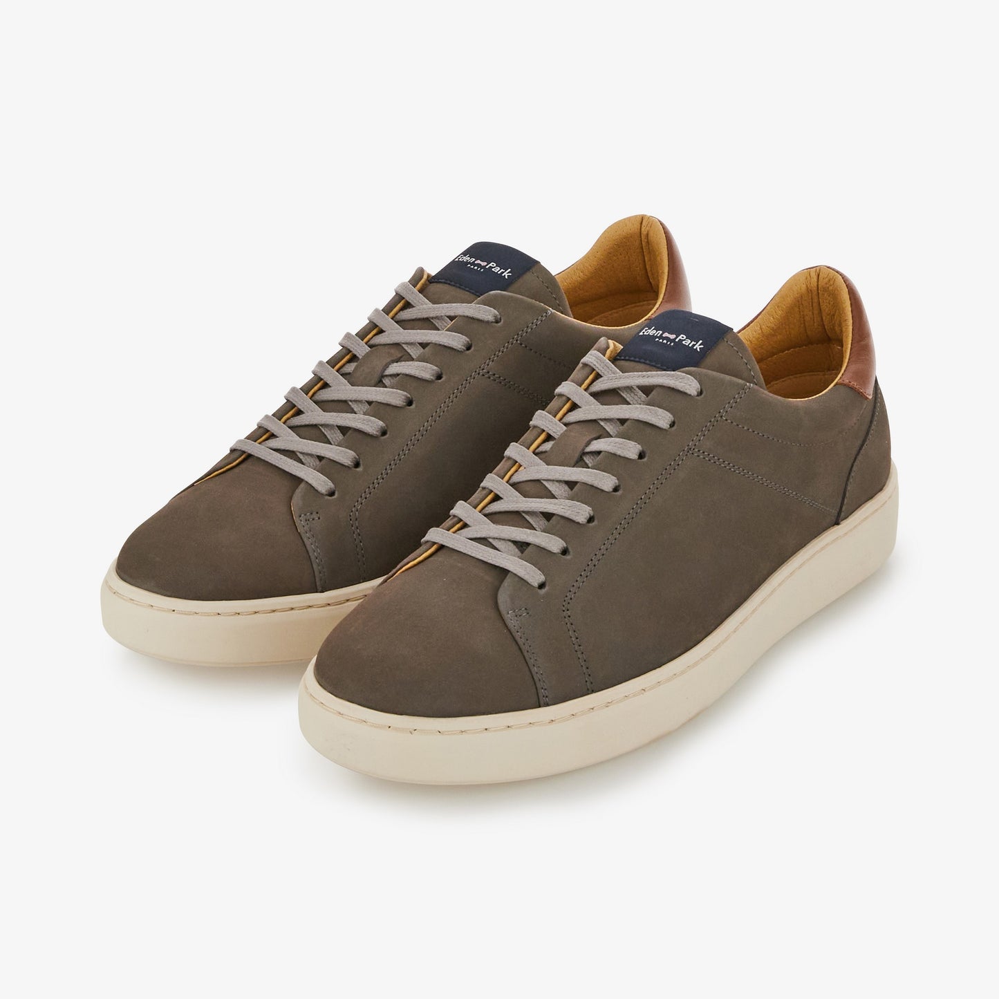 Baskets gris foncé en cuir