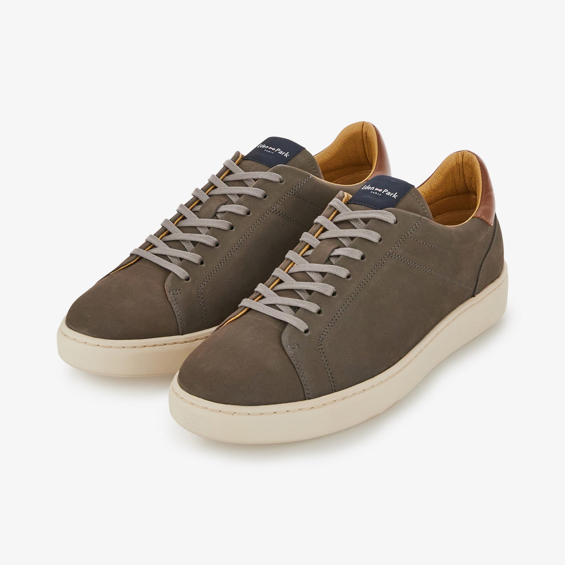 Baskets gris foncé en cuir
