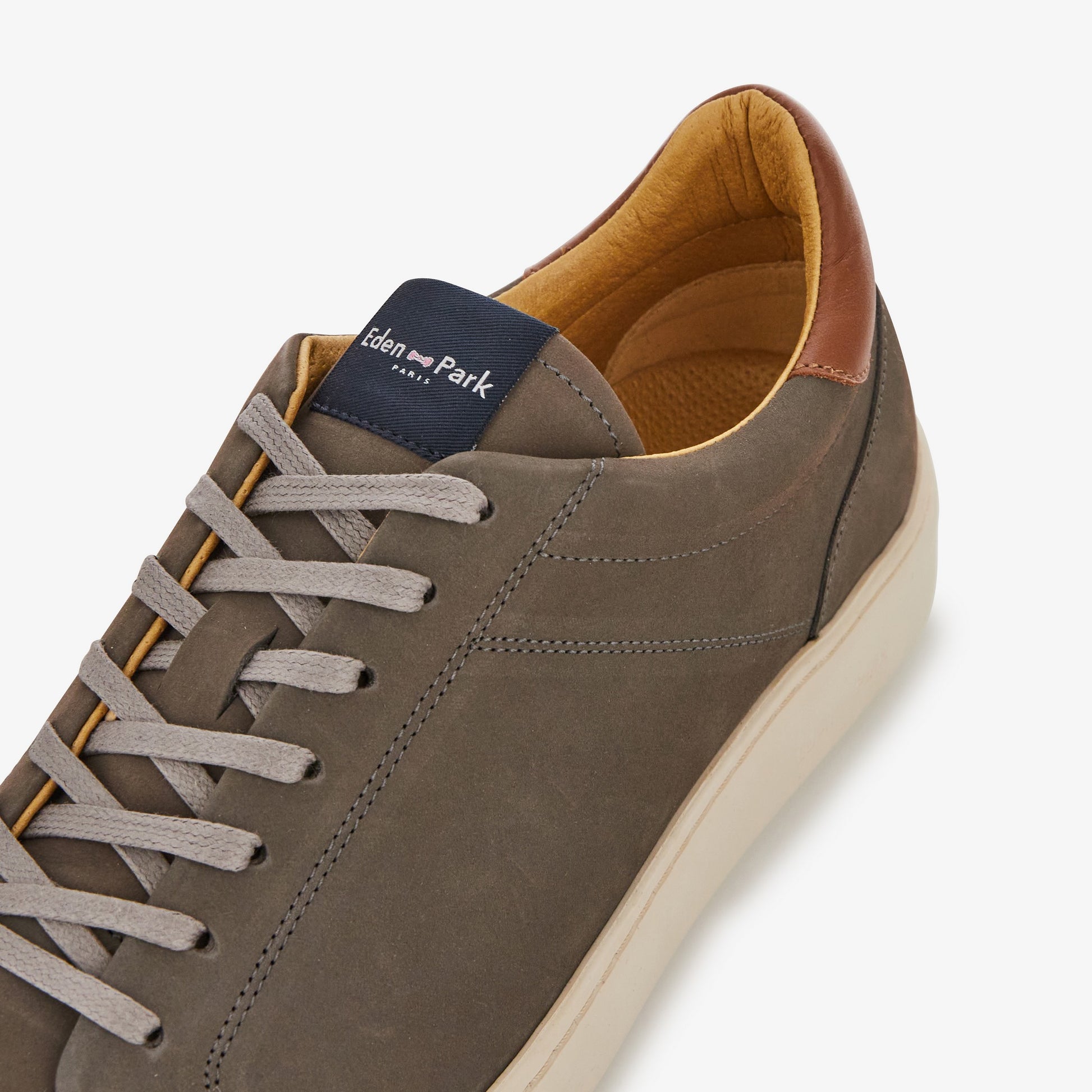 Baskets gris foncé en cuir