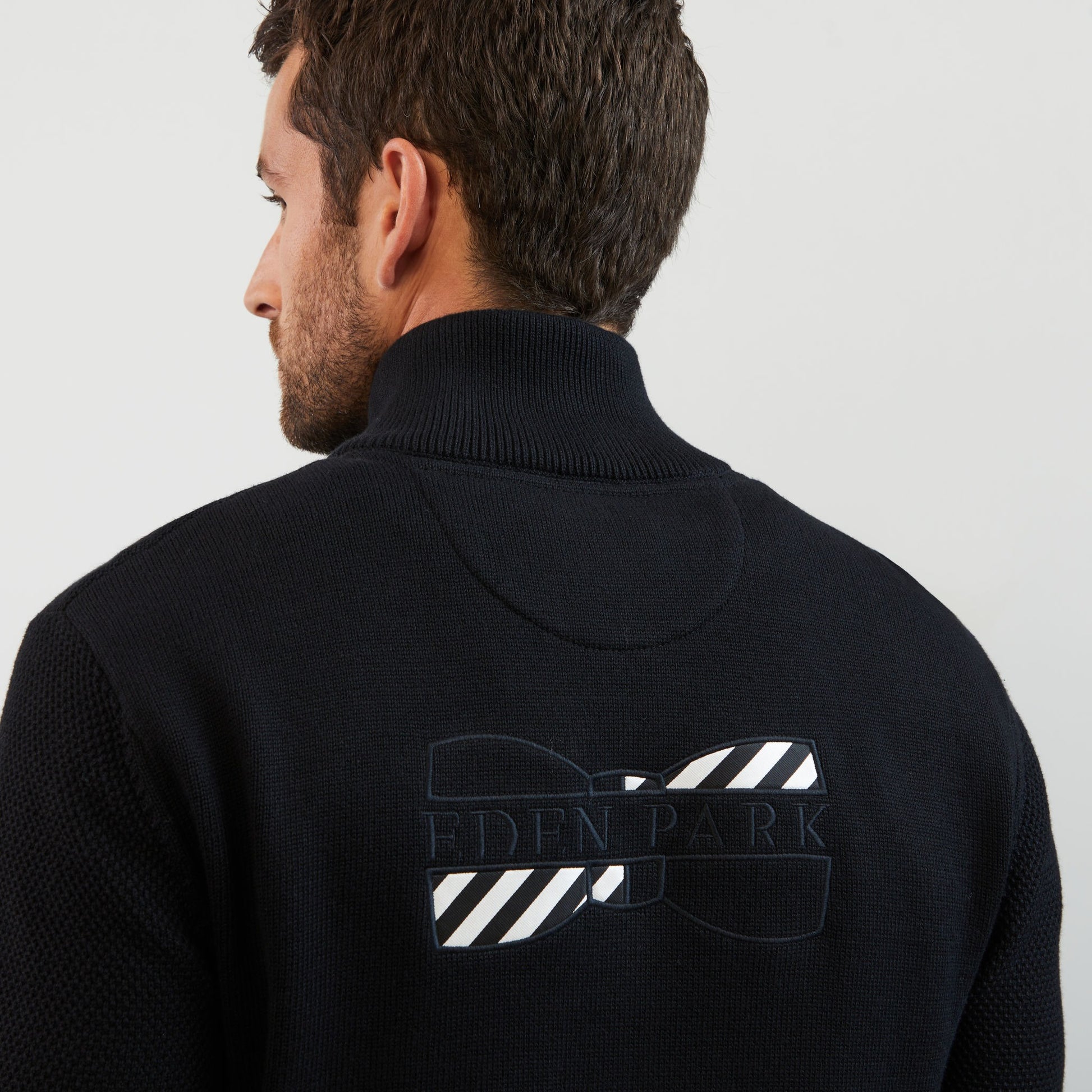 Cardigan noir zippé en jeu de mailles