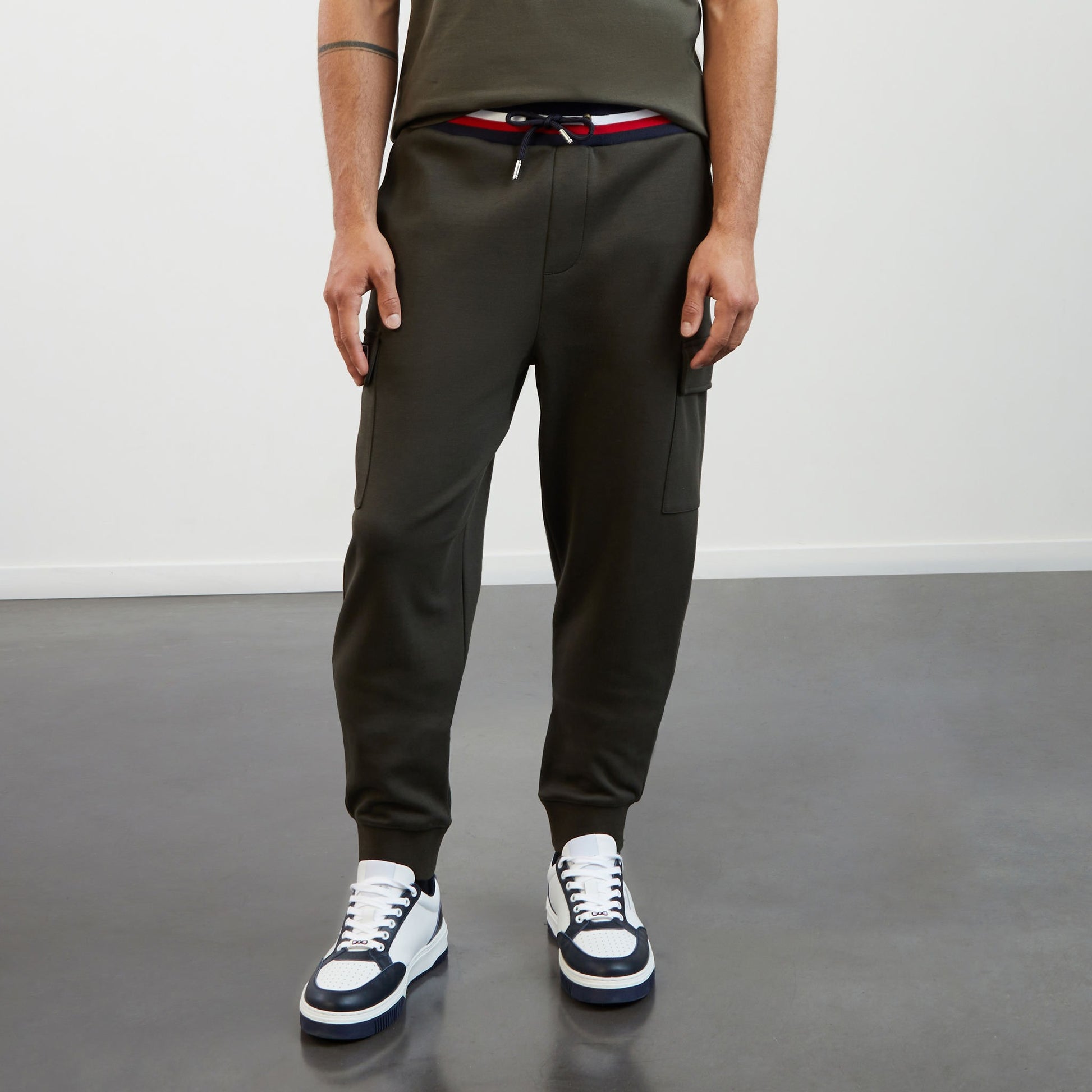 Jogging kaki on sale