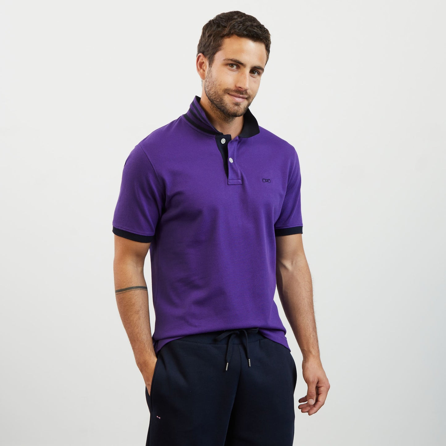 Purple short-sleeved slim-fit polo shirt with contrasting detail