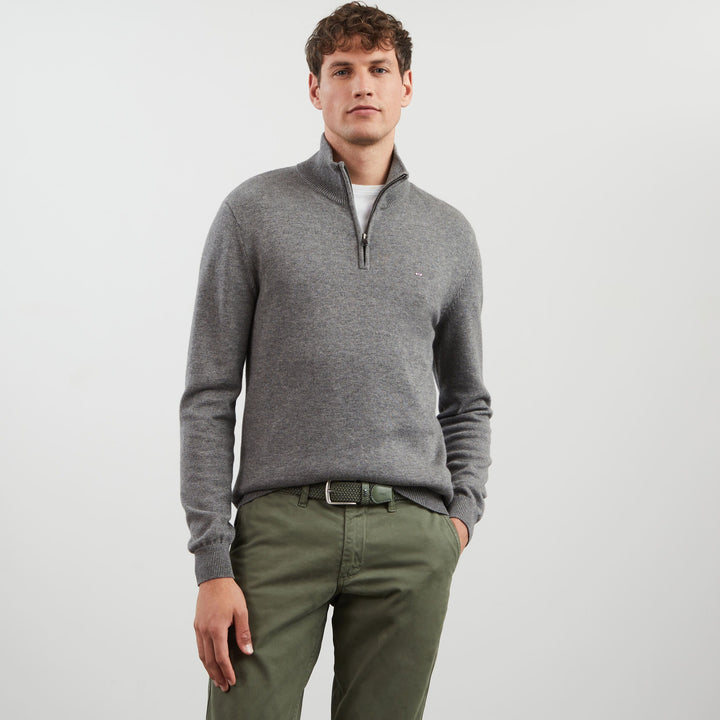 Pull gris à col camionneur
