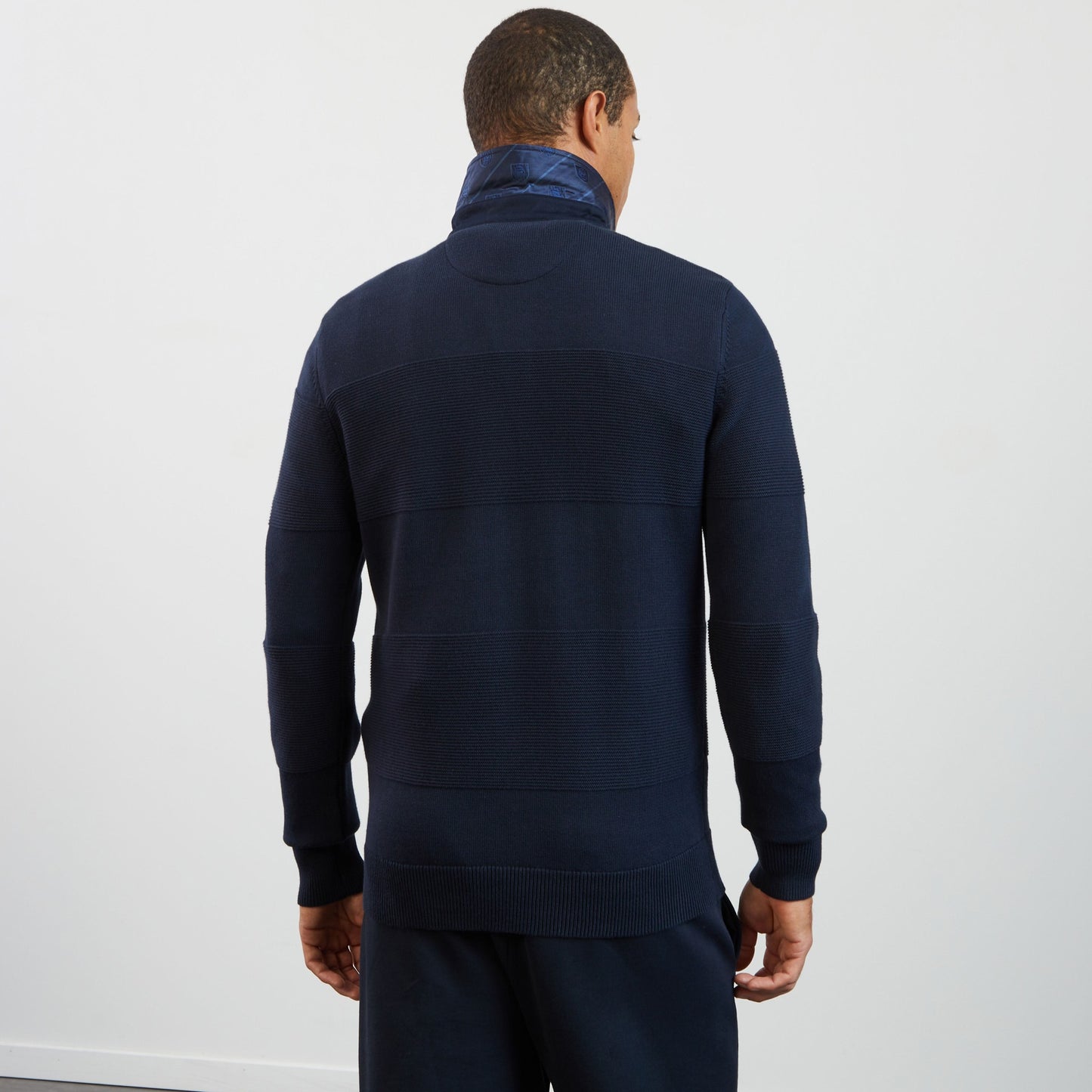 Pull bleu marine jeu de maille