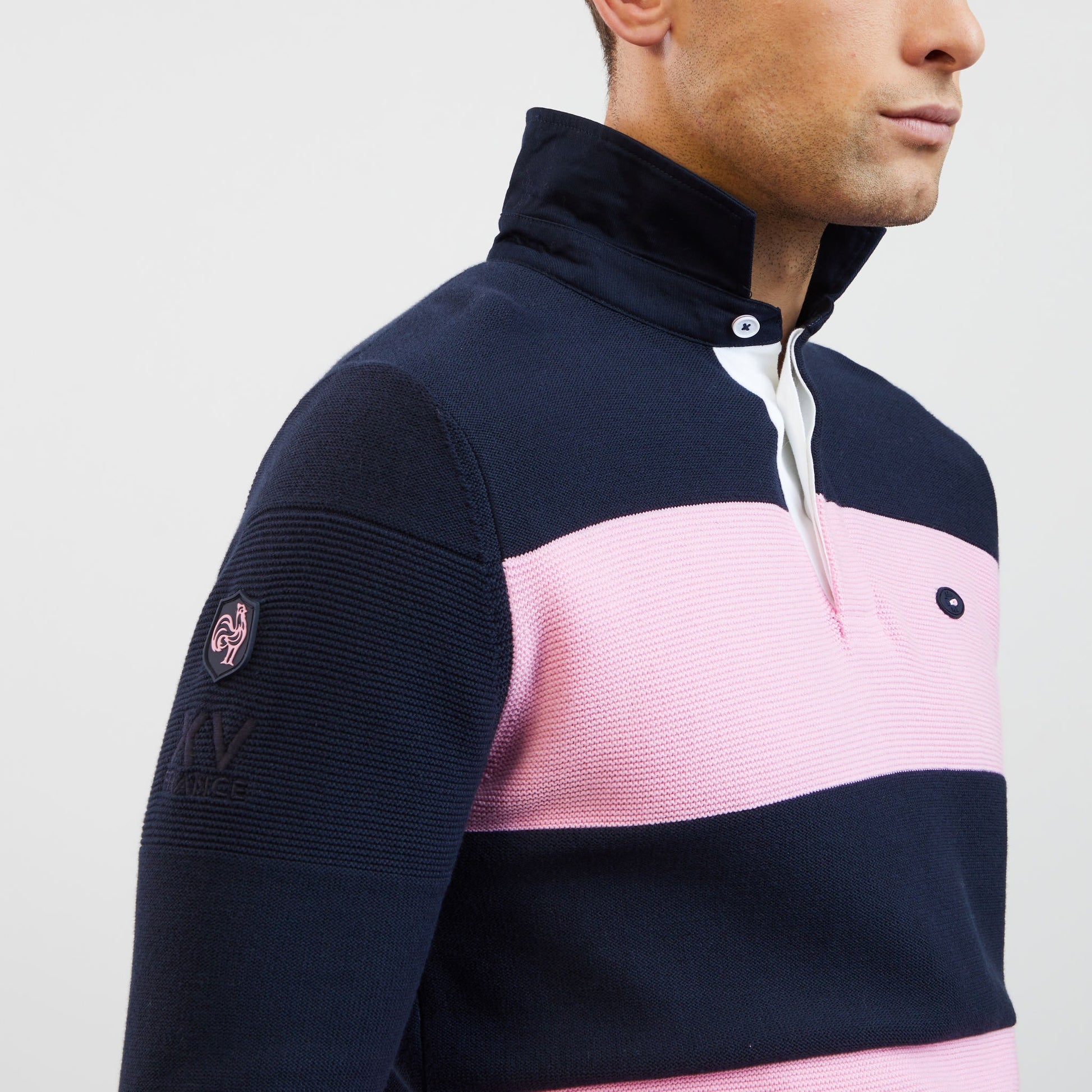 Pull bleu marine à rayures fantaisies