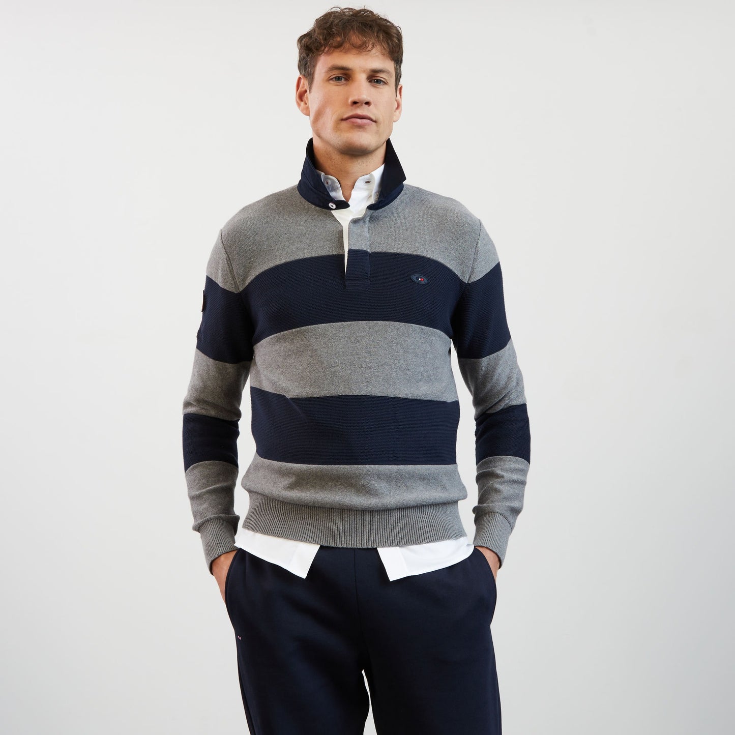 Grey circle jumper with XV de France embroidery