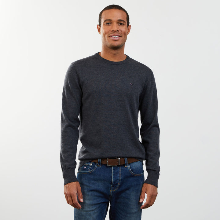 Pull uni gris foncé en laine