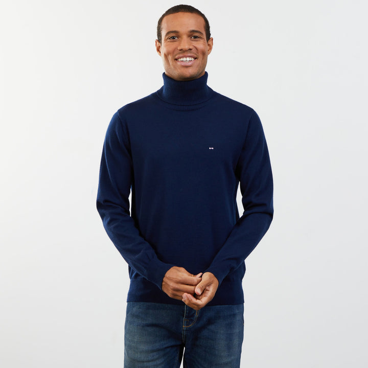 Pull bleu foncé en laine à col roulé