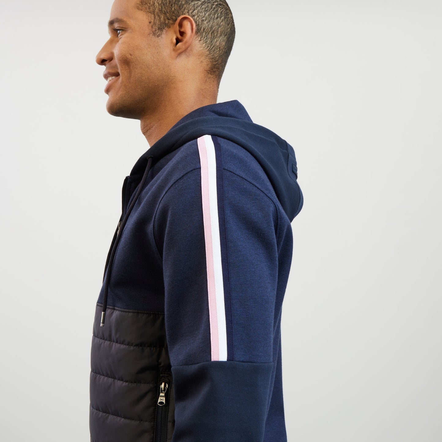 Sweat bleu foncé bimatière à détails tricolores
