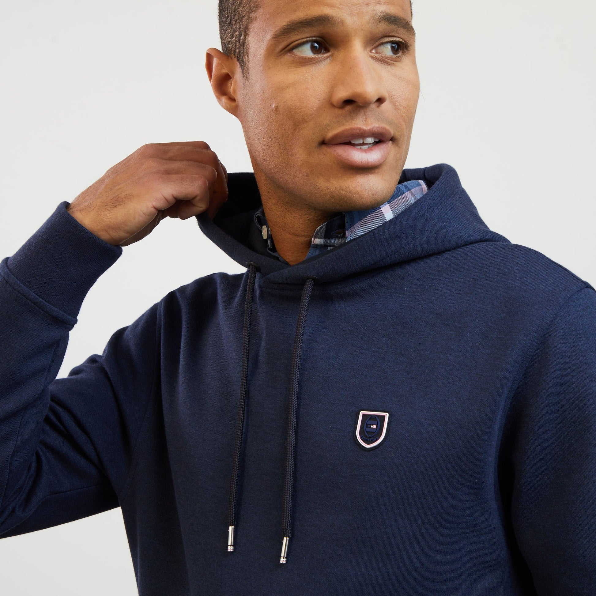 Sweat bleu fonc uni capuche Eden Park