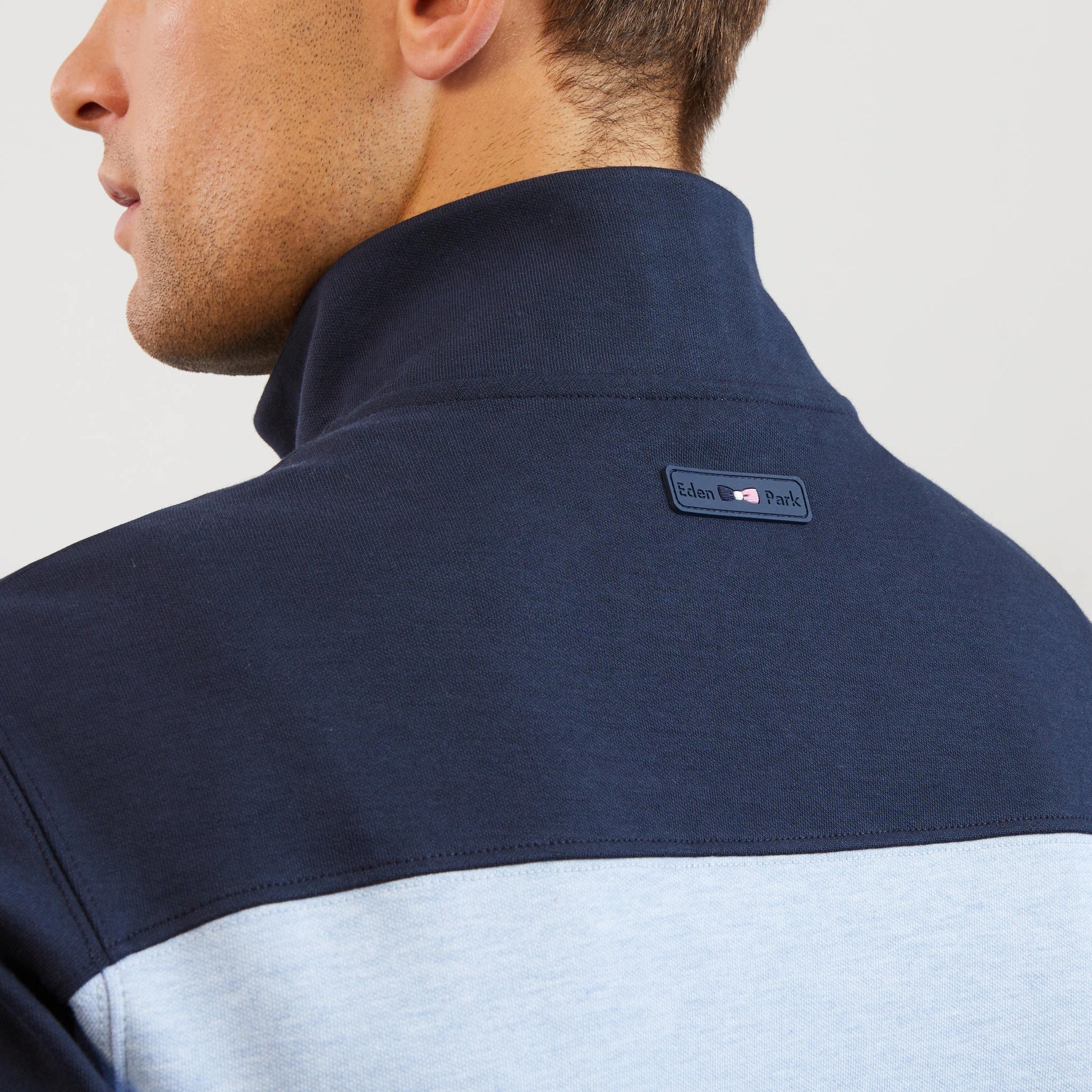 Sweat bleu clair zippé colorblock