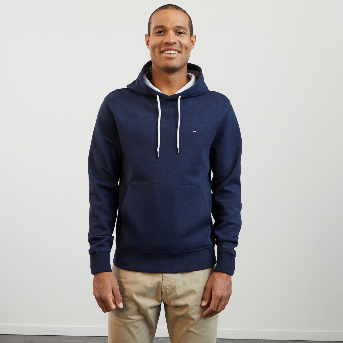 Sweat bleu marine à capuche